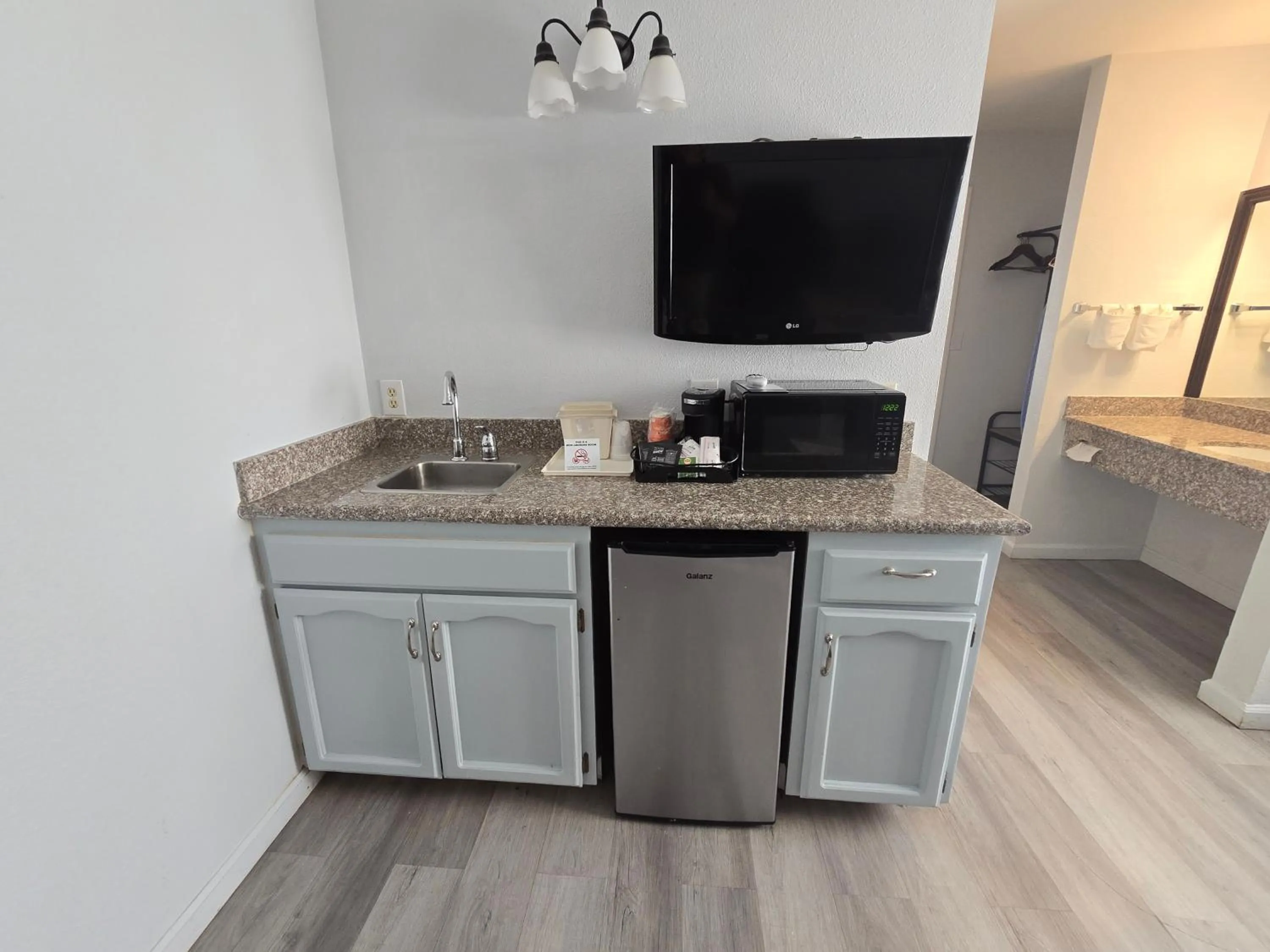 kitchen in Quality Inn & Suites Tulare