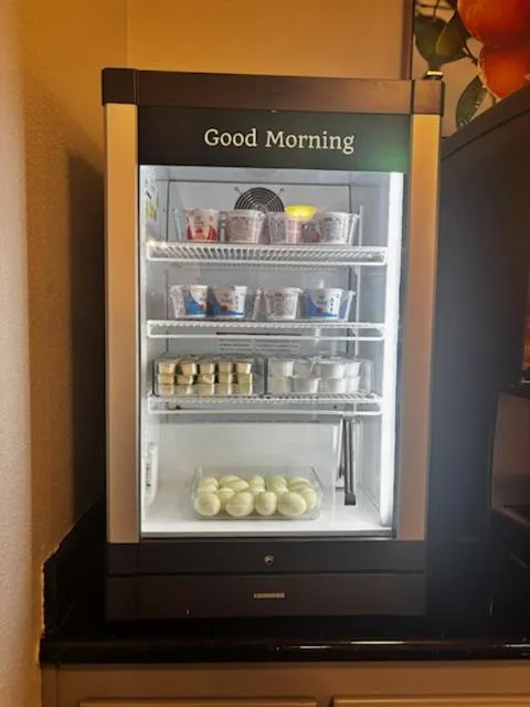 Breakfast in Quality Inn & Suites Tulare