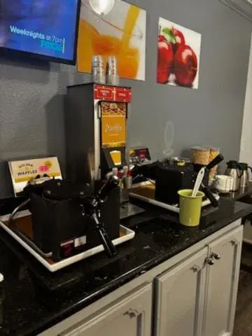 Breakfast in Quality Inn & Suites Tulare Breakfast in Quality Inn & Suites Tulare