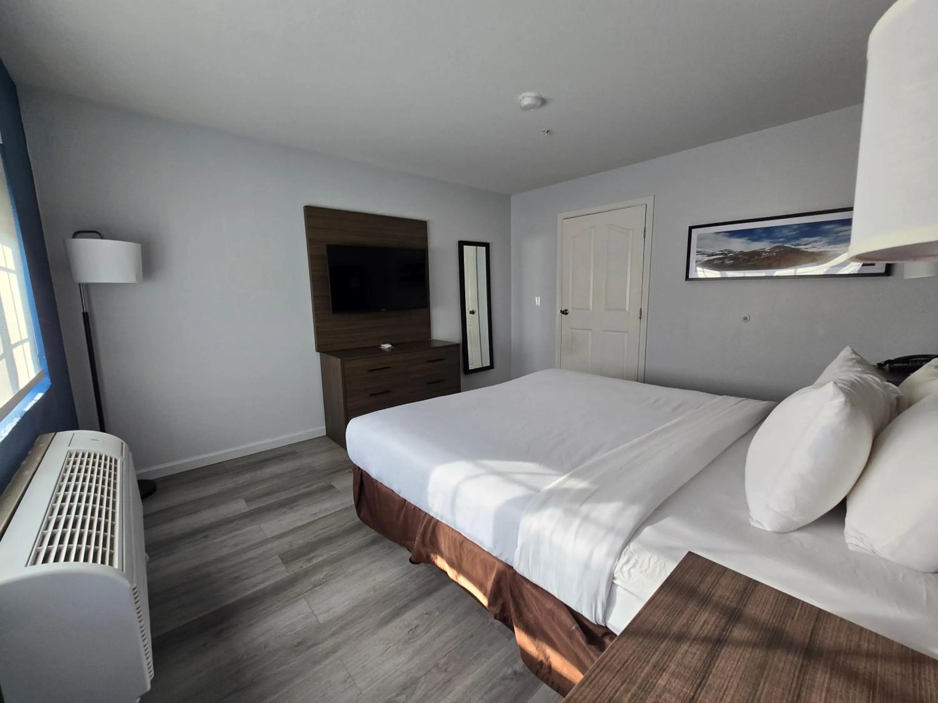 Bedroom, Bed in Quality Inn & Suites Tulare