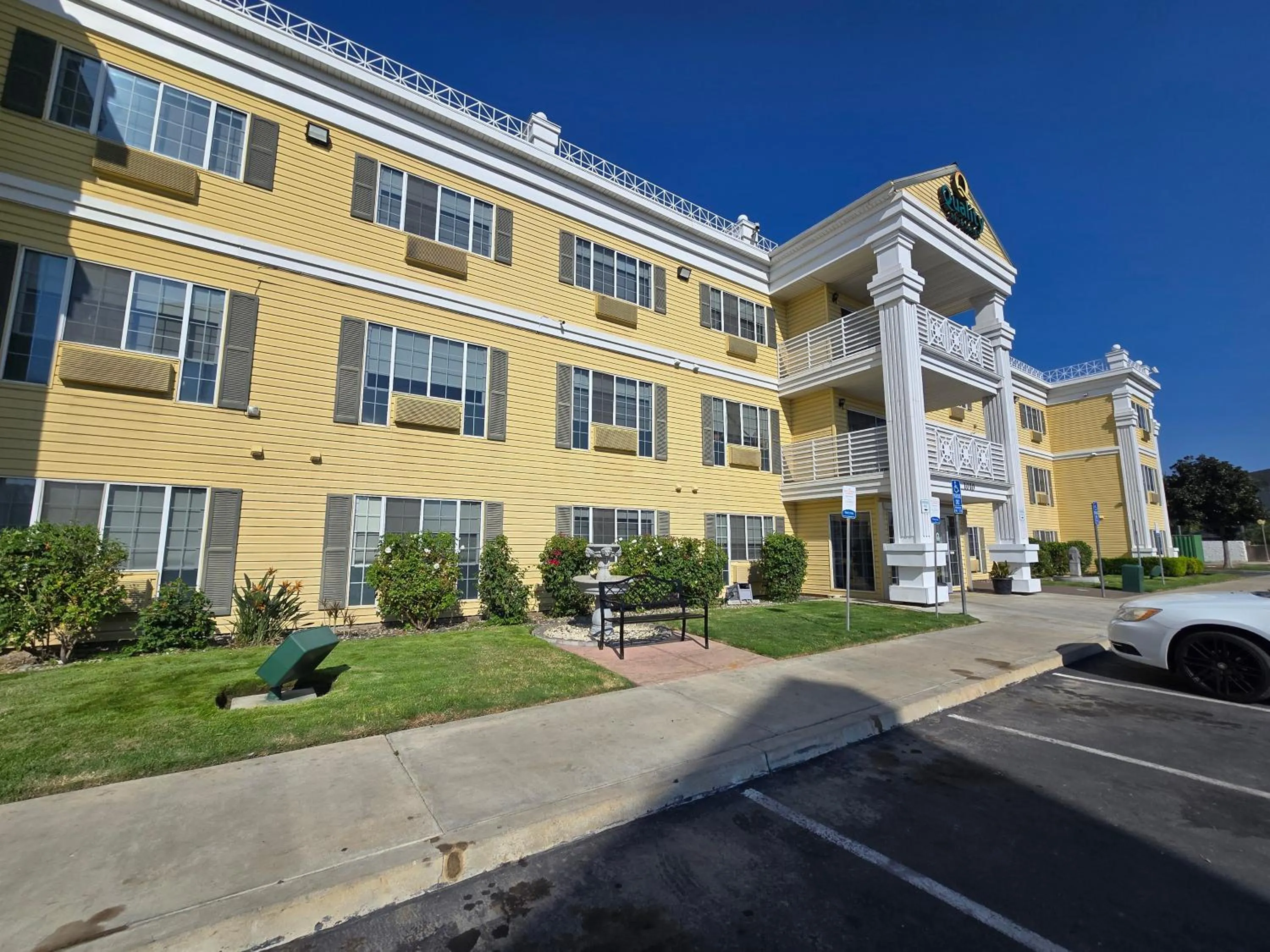 Property building in Quality Inn & Suites Tulare