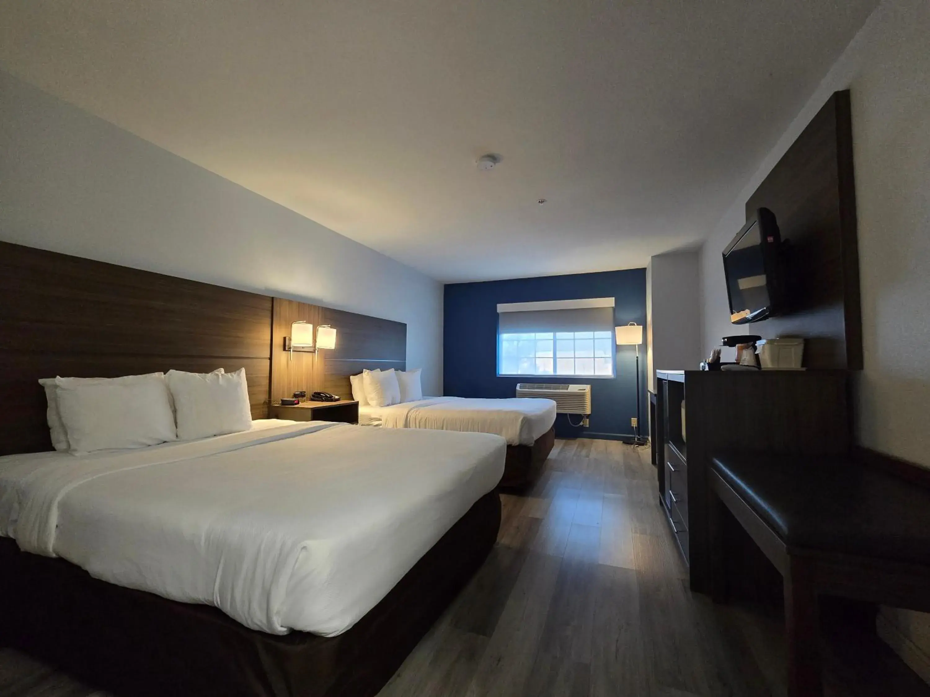 Bed in Quality Inn & Suites Tulare Bed in Quality Inn & Suites Tulare