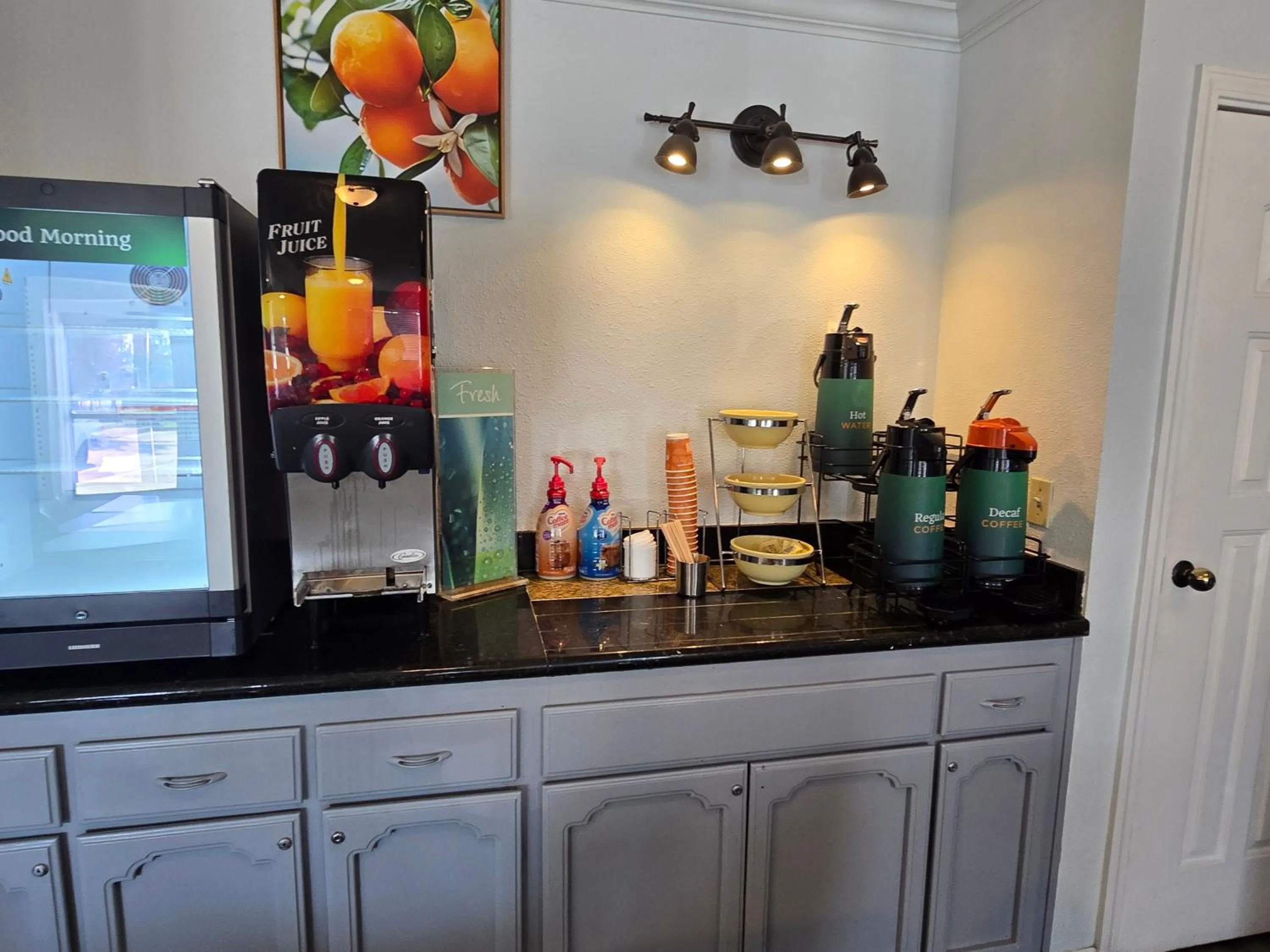 Breakfast in Quality Inn & Suites Tulare