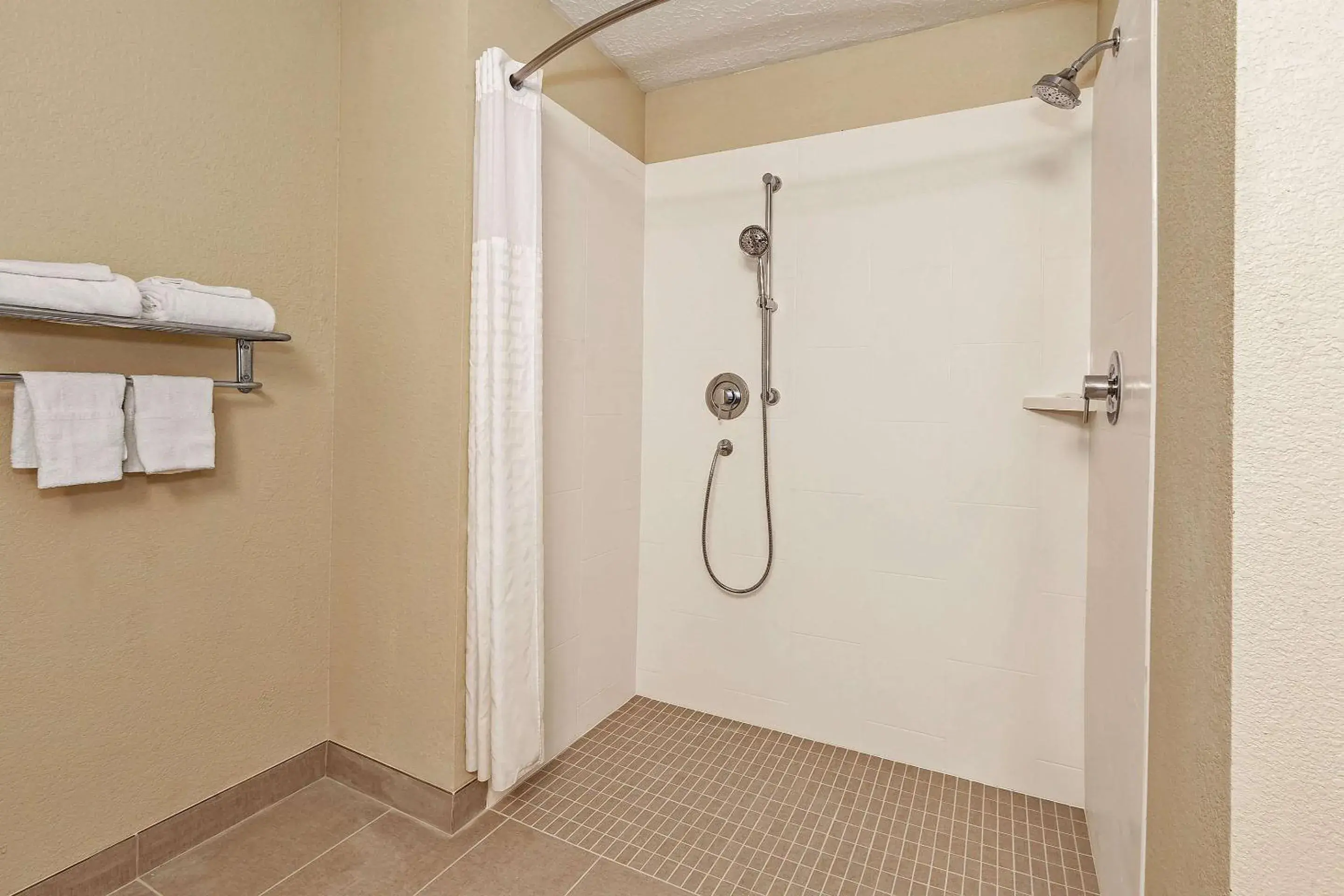 Bedroom in Comfort Inn Whitehall near Michigan's Adventure Bedroom in Comfort Inn Whitehall near Michigan's Adventure