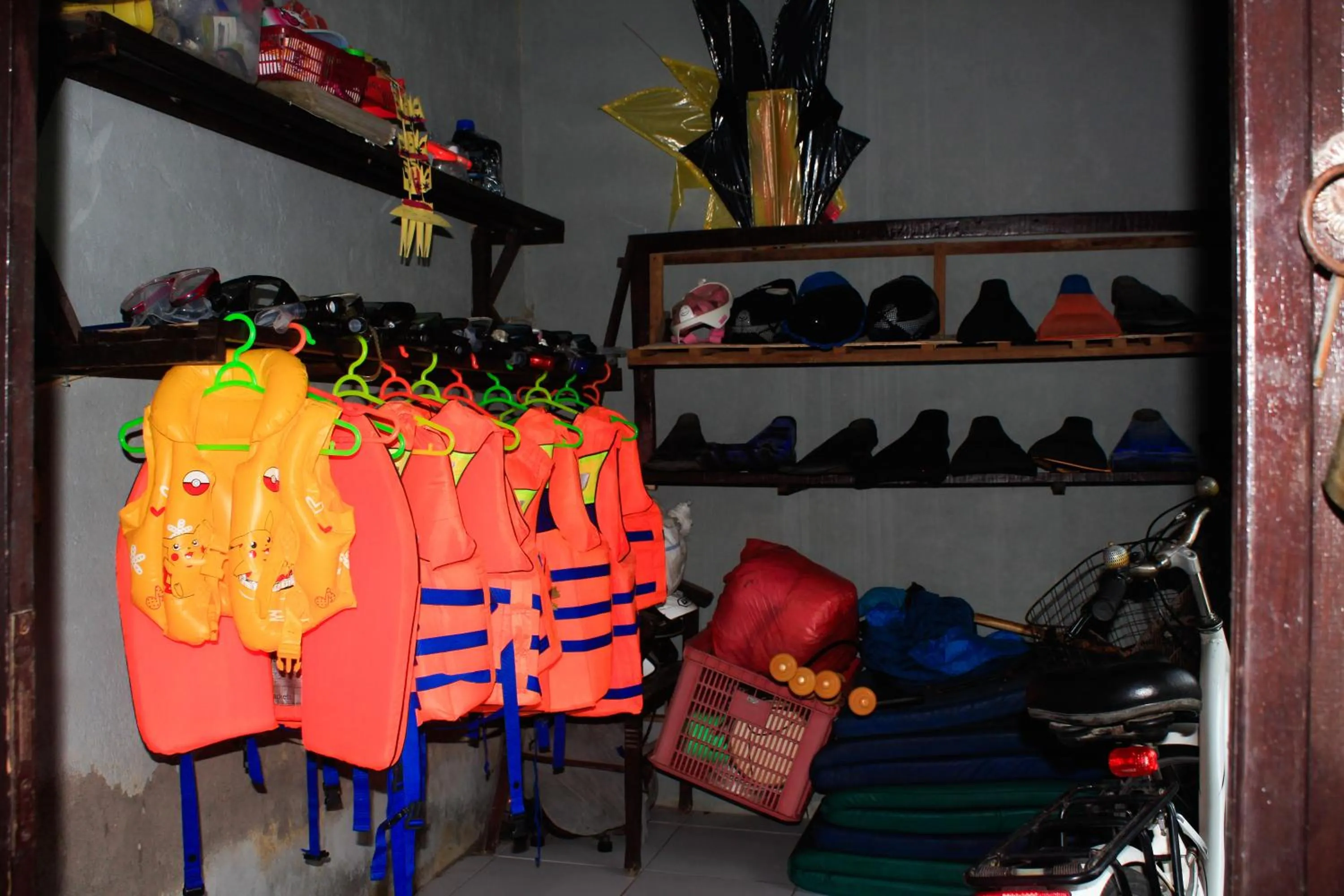 COCONUT BEACH BUNGALOWs & WARUNG 2