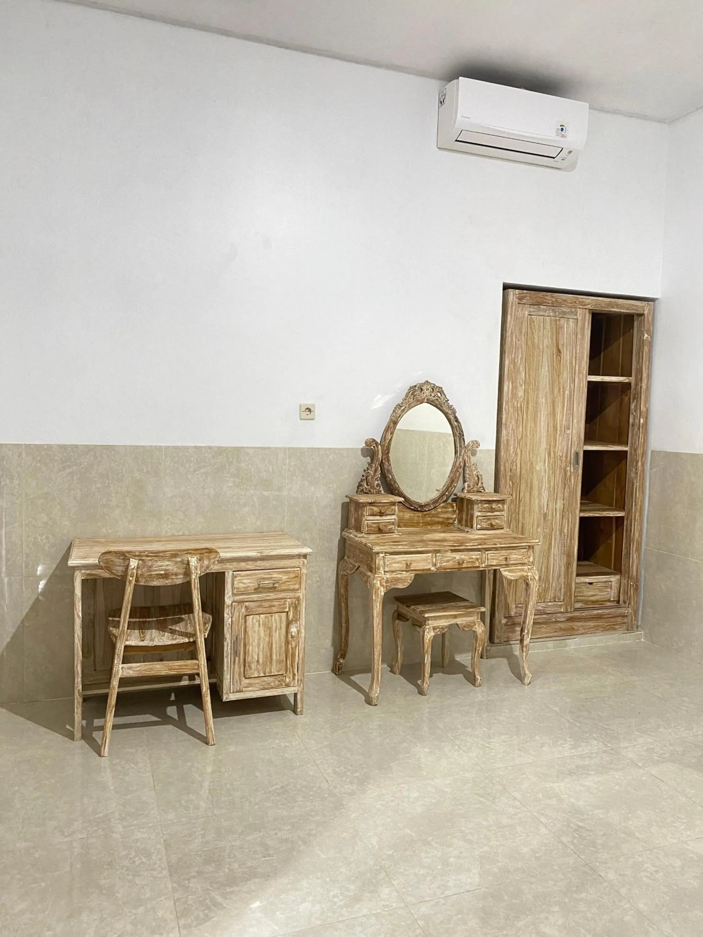 COCONUT BEACH BUNGALOWs & WARUNG 2