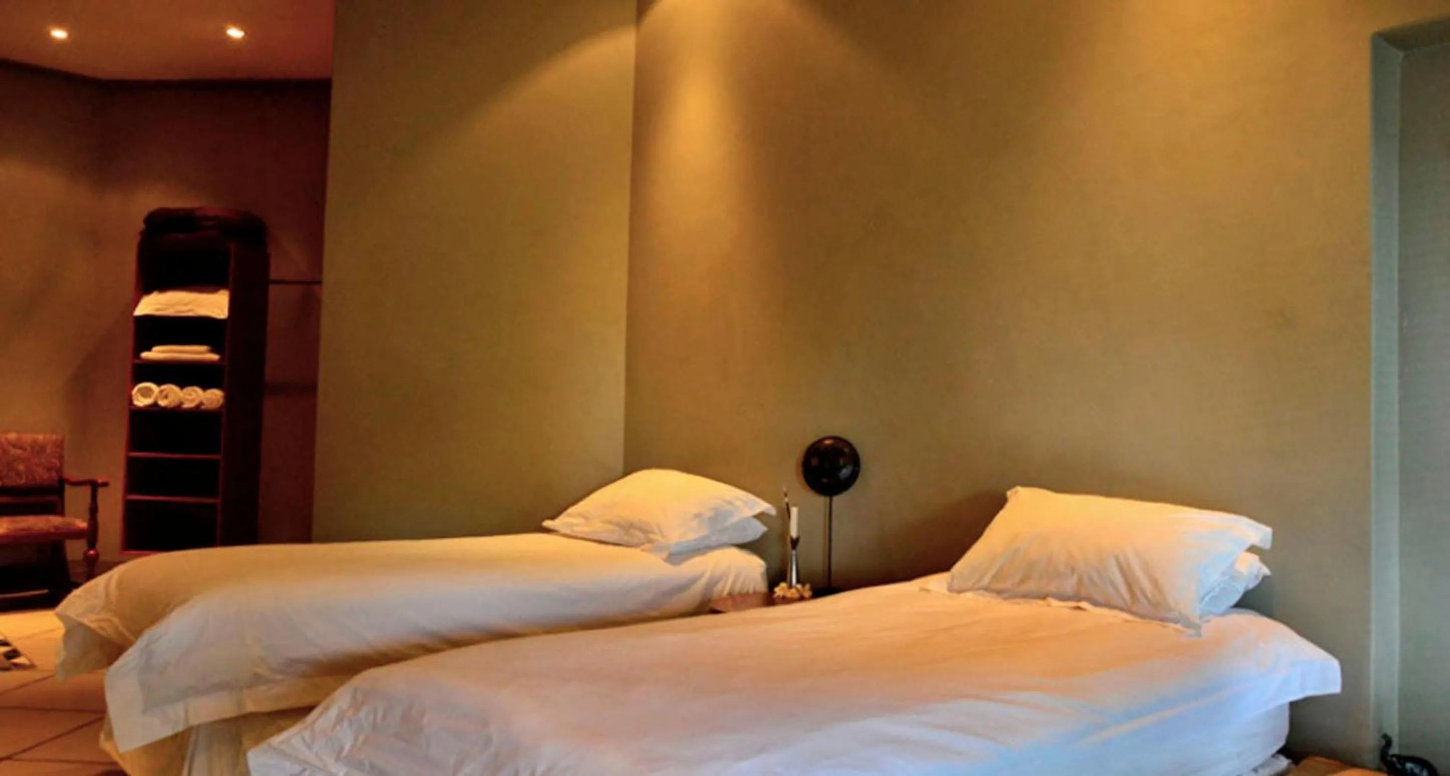 Bedroom, Bed in Tingala Lodge - Bed in the Bush