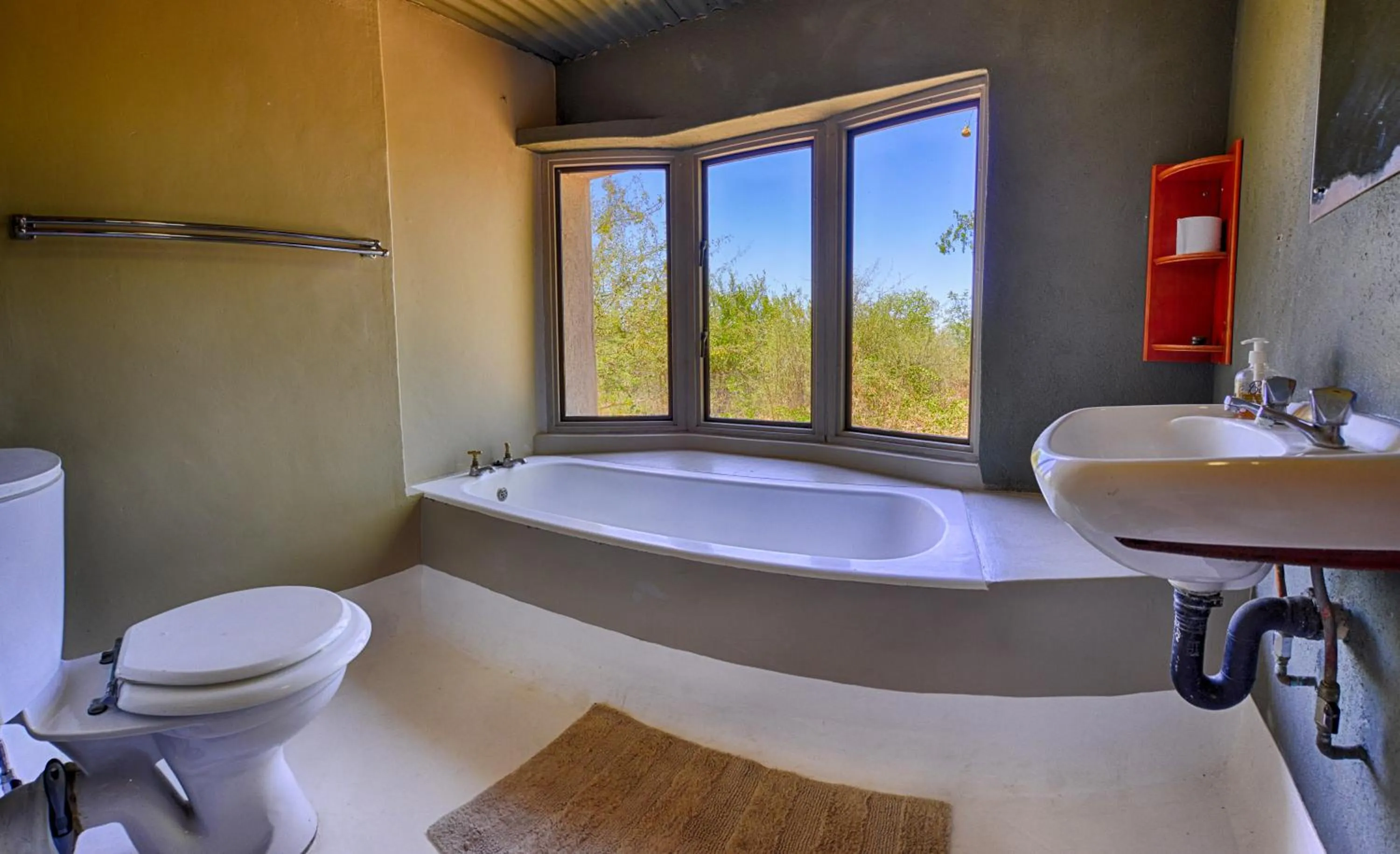 Day in Tingala Lodge - Bed in the Bush