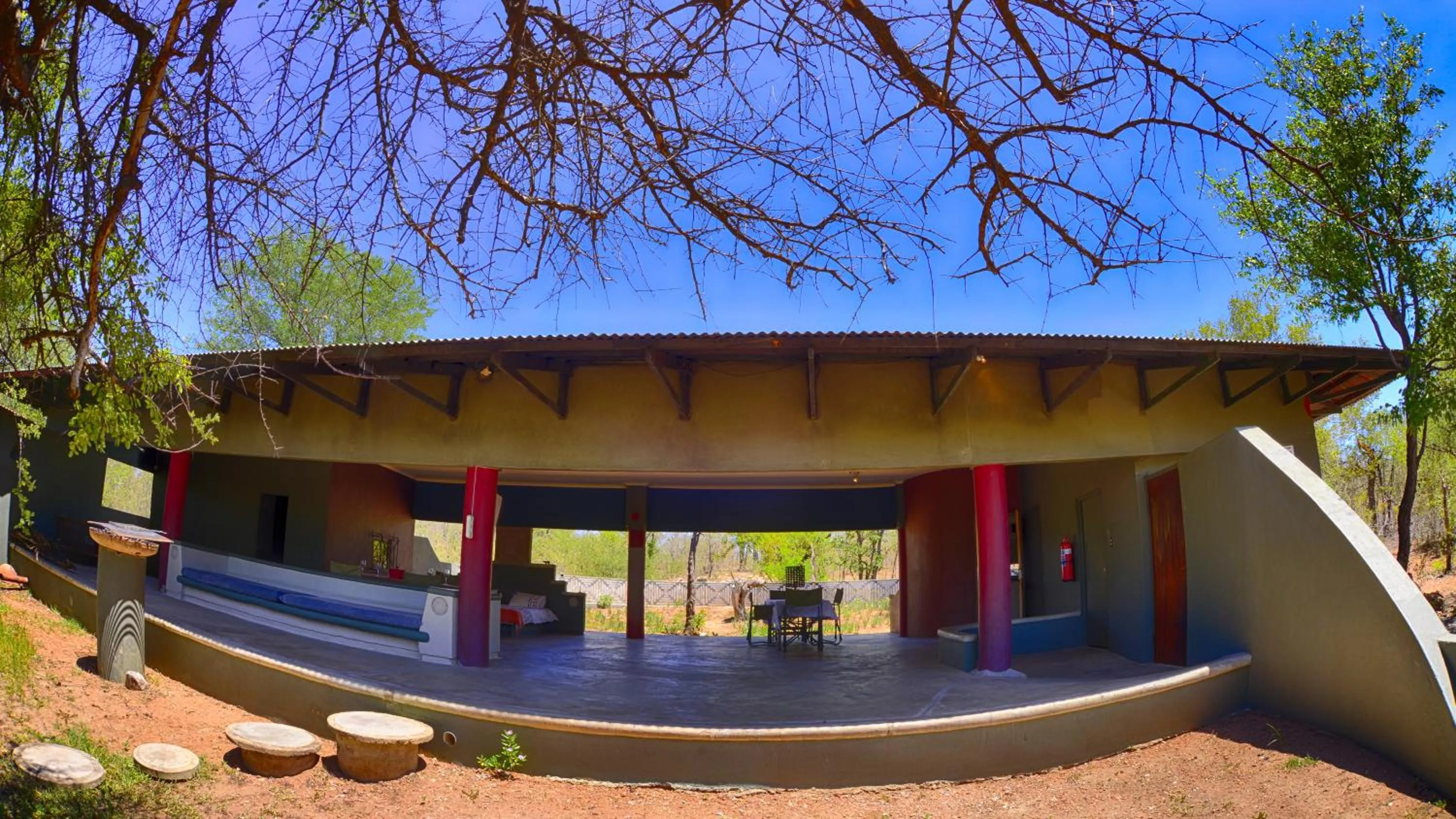Property building in Tingala Lodge - Bed in the Bush