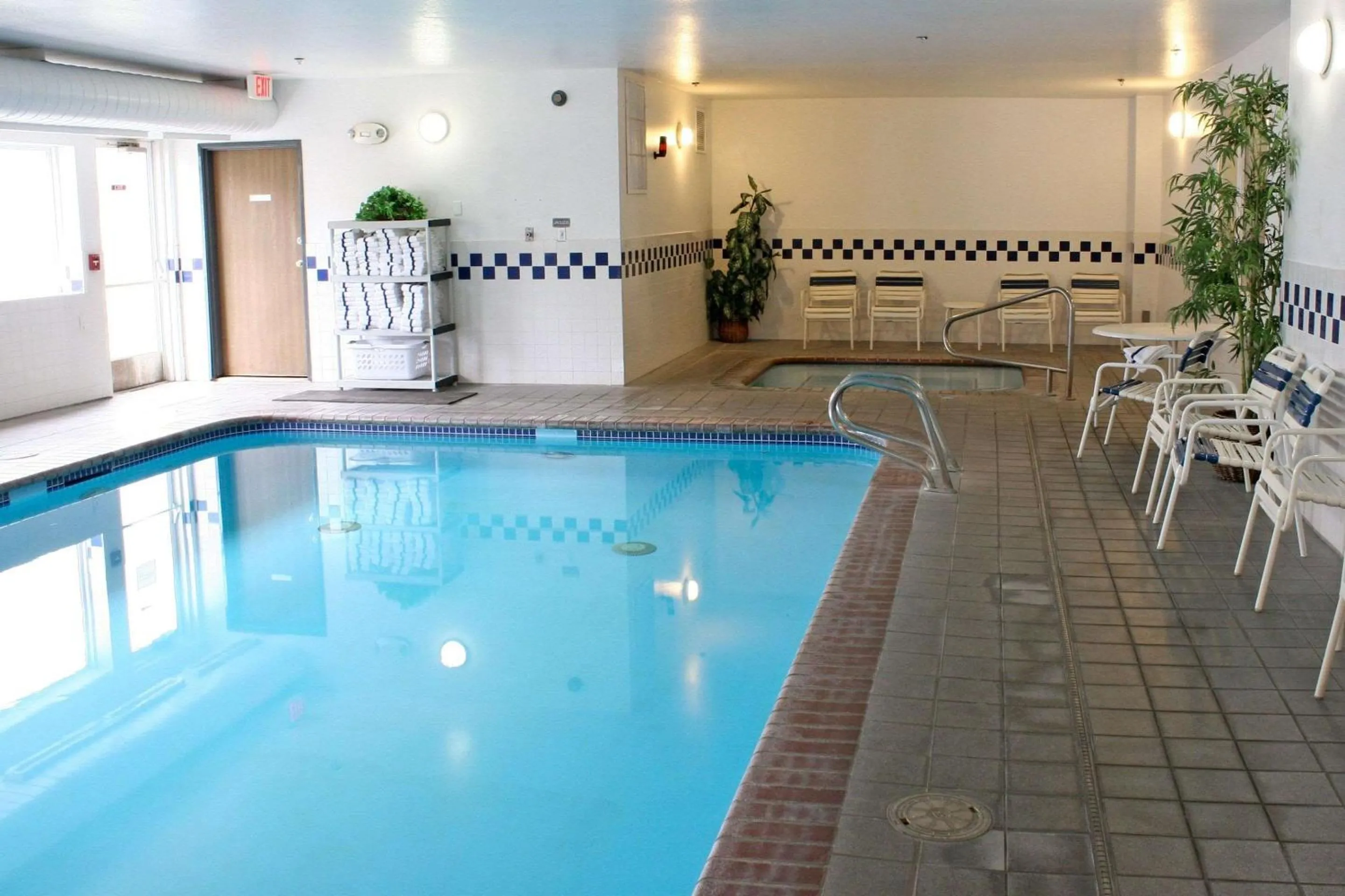Swimming pool in Comfort Inn Ellensburg