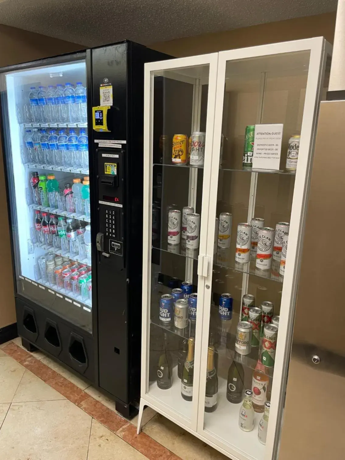 Lounge or bar in Quality Inn & Suites Seabrook- NASA- Kemah Lounge or bar in Quality Inn & Suites Seabrook- NASA- Kemah