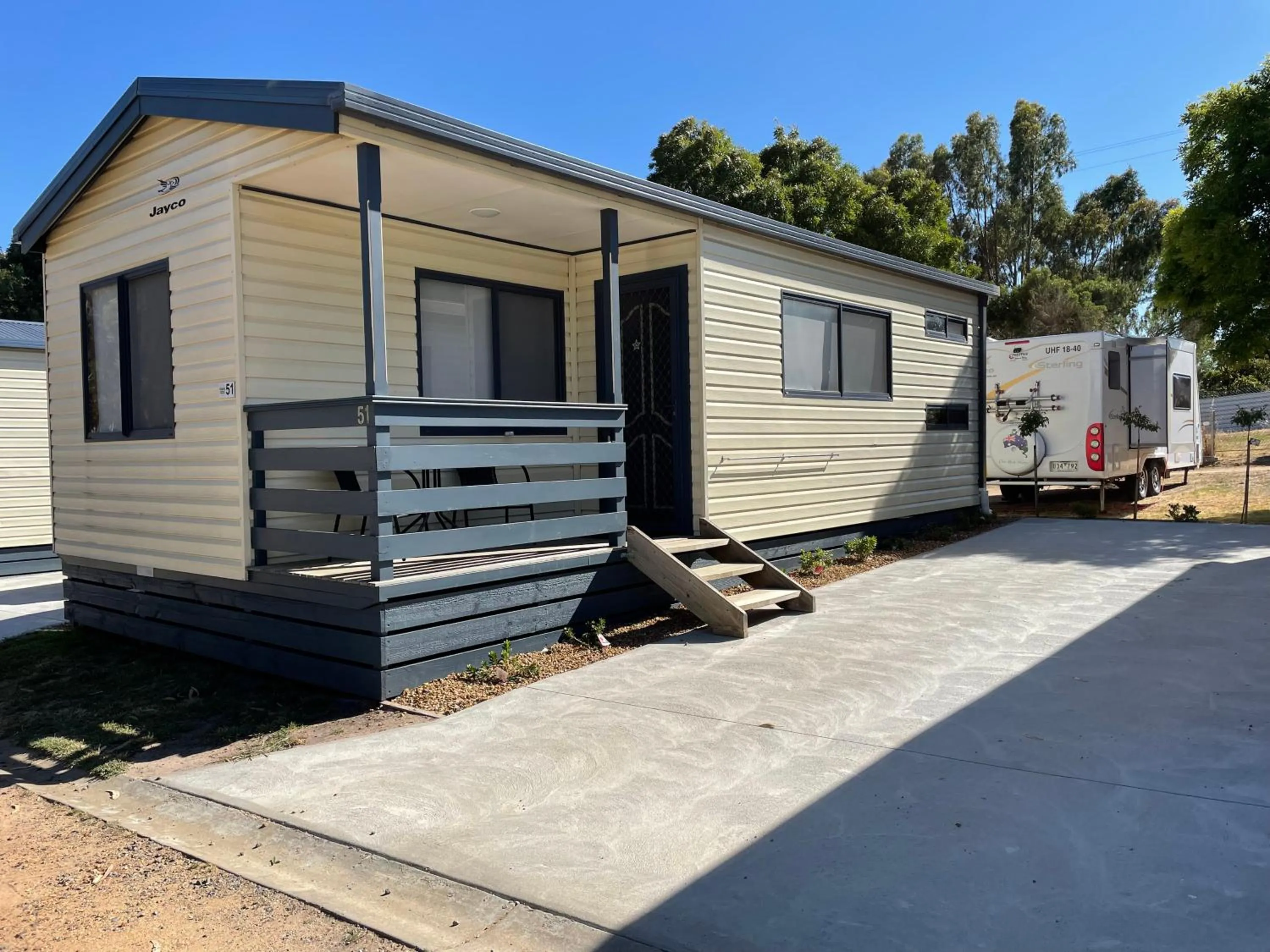 Property building in Acacia Caravan Park & Holiday Units
