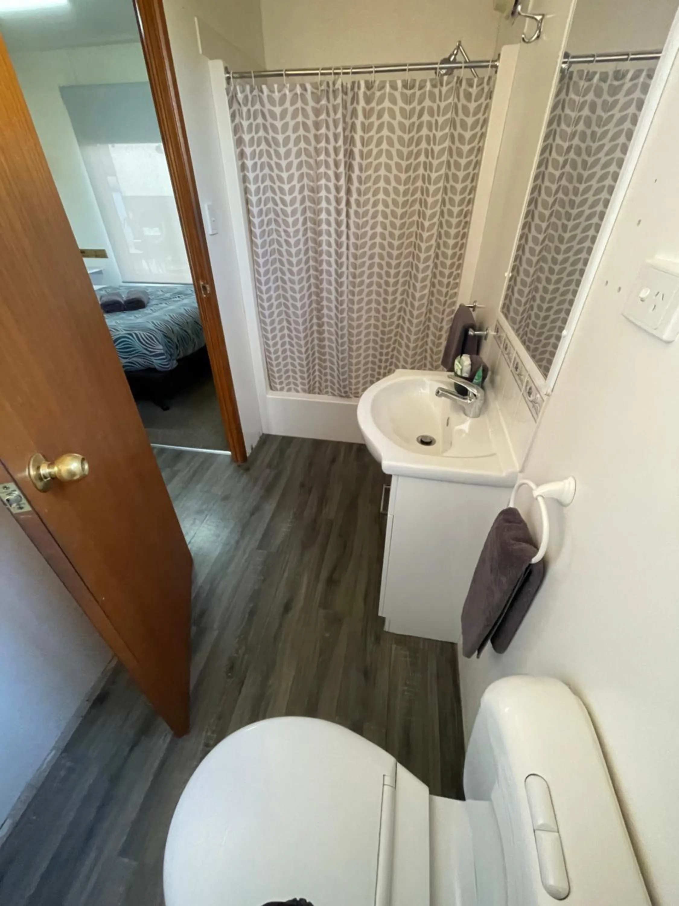Bathroom in Acacia Caravan Park & Holiday Units