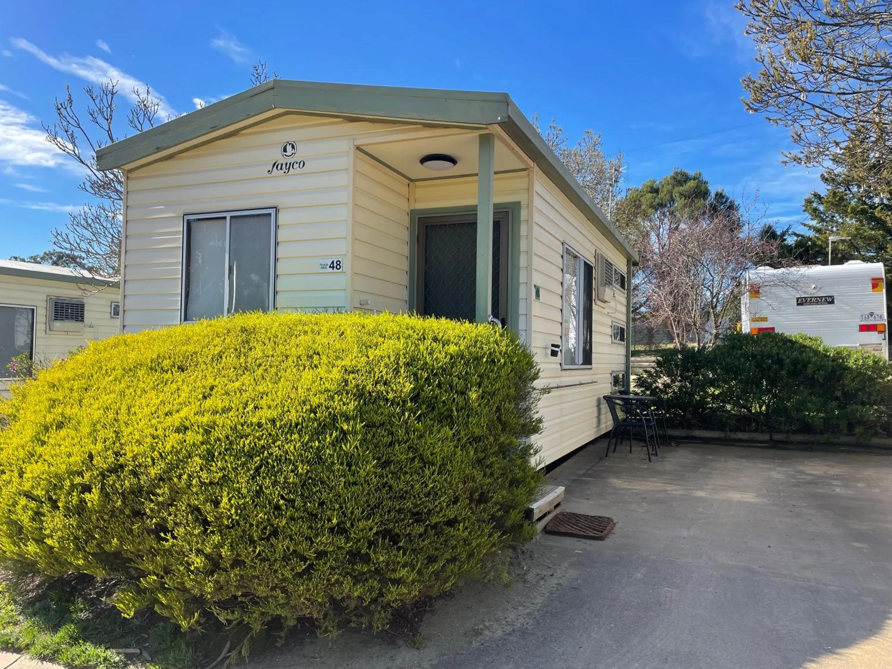 Property building in Acacia Caravan Park & Holiday Units