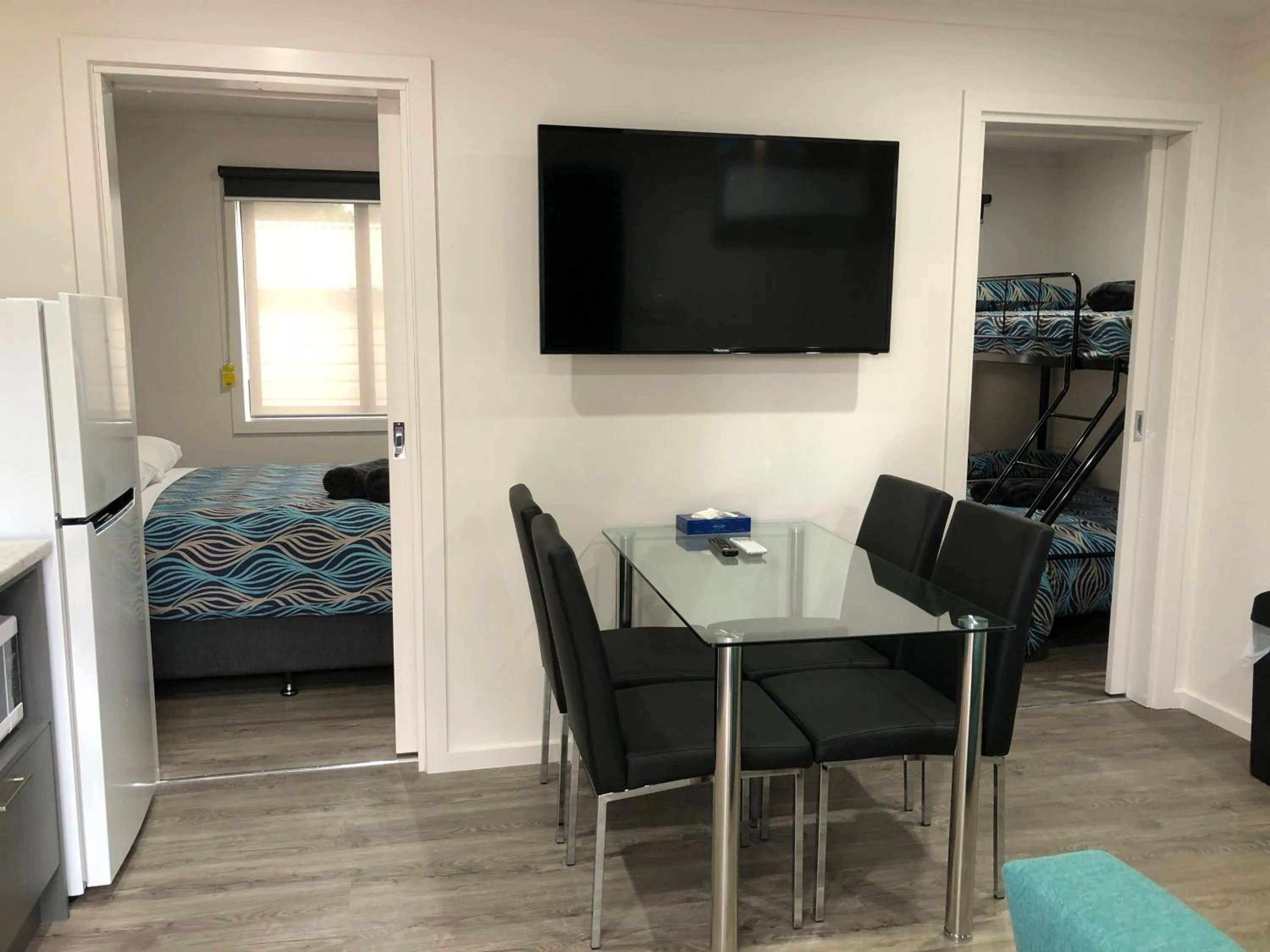 Dining area, Bed in Acacia Caravan Park & Holiday Units