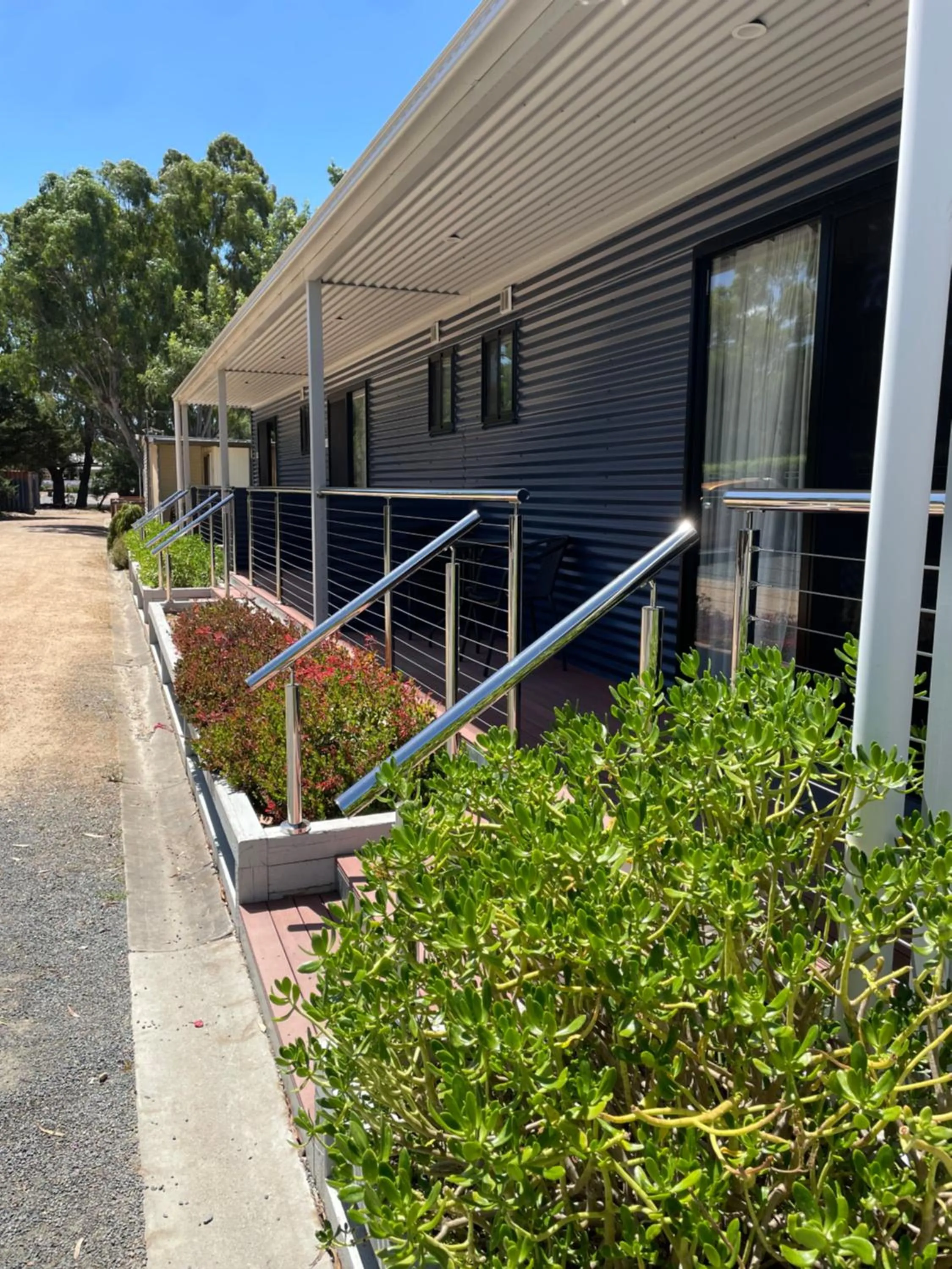 Property building in Acacia Caravan Park & Holiday Units