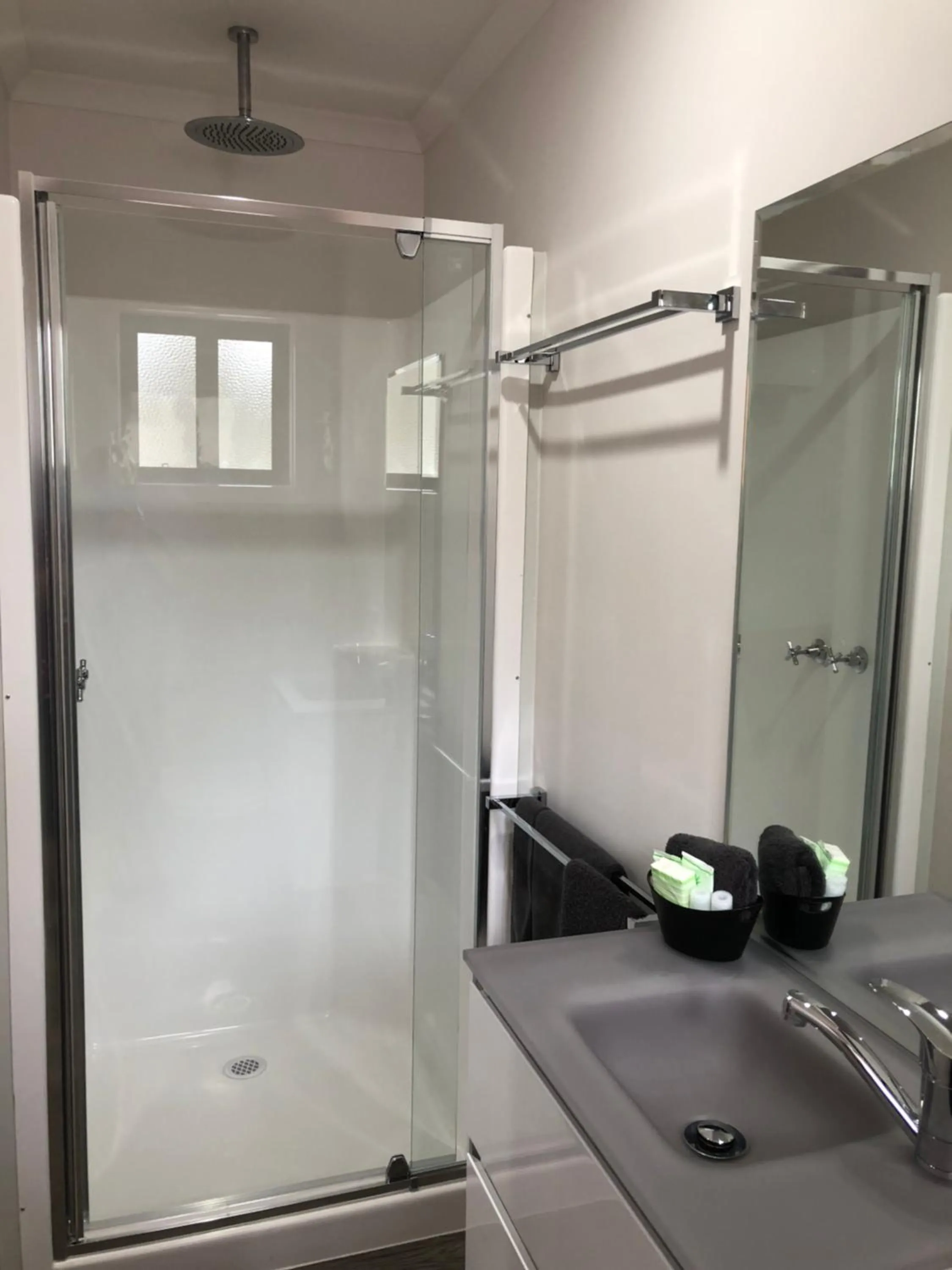 Bathroom in Acacia Caravan Park & Holiday Units