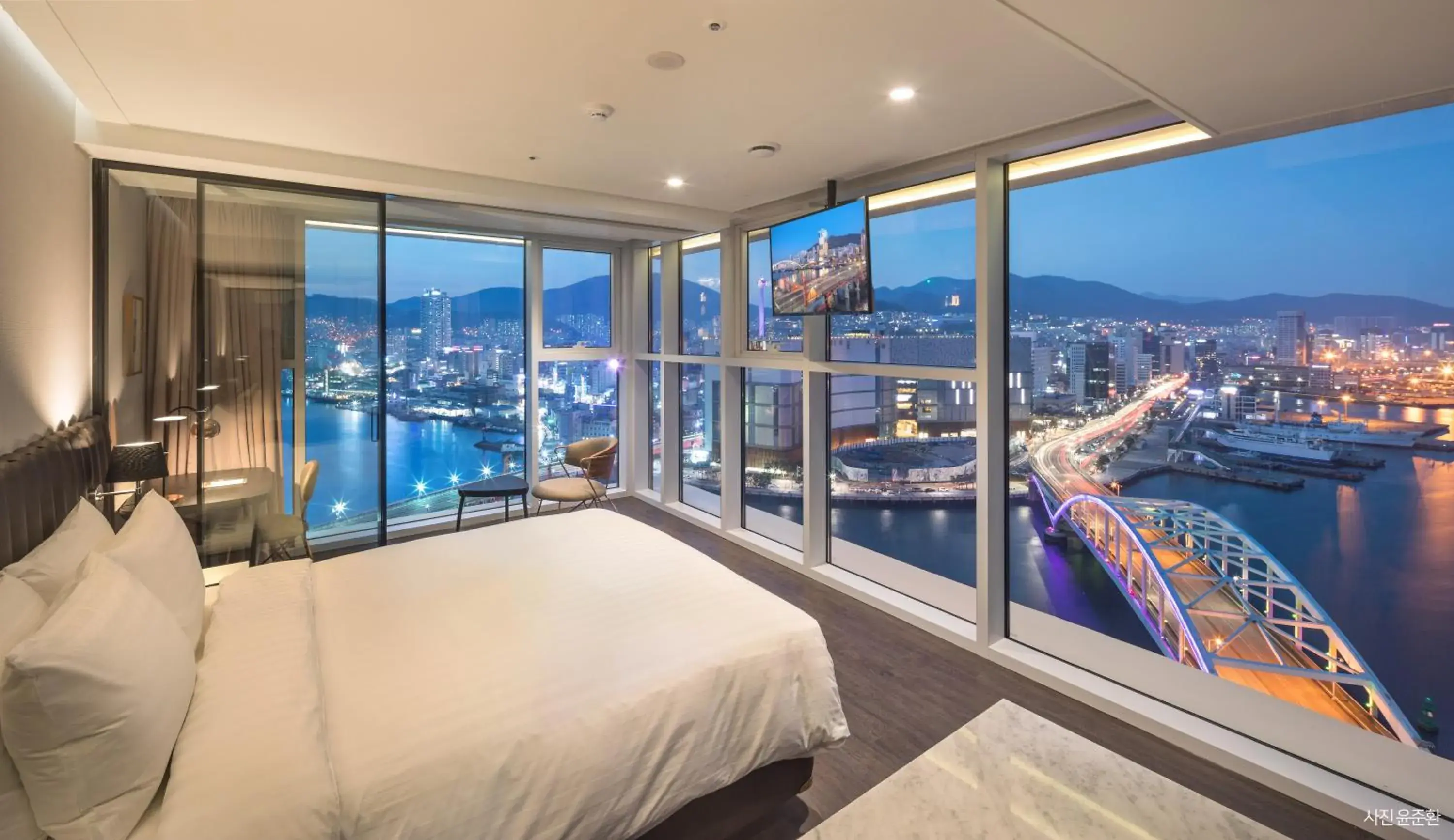 Bed in Lavalse Hotel Bed in Lavalse Hotel