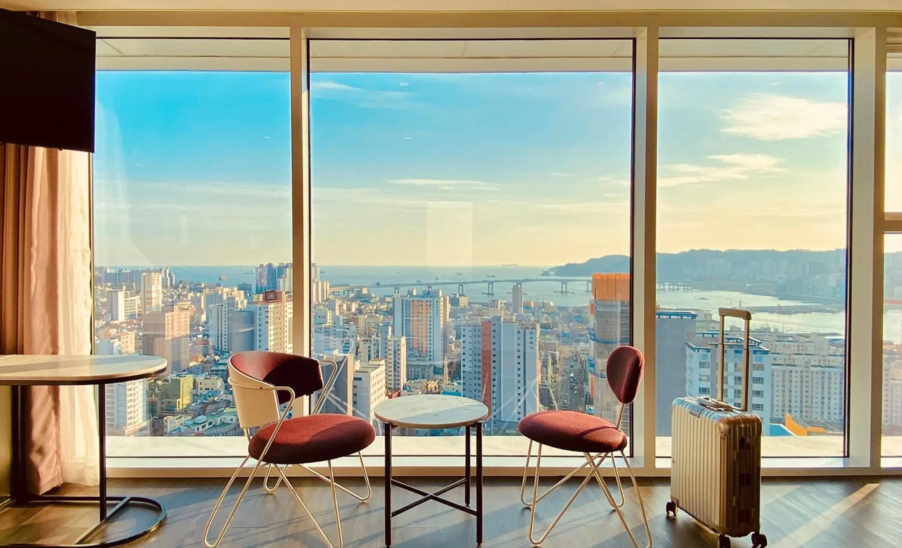 Deluxe Twin Room with Partial Ocean View in Lavalse Hotel Deluxe Twin Room with Partial Ocean View in Lavalse Hotel