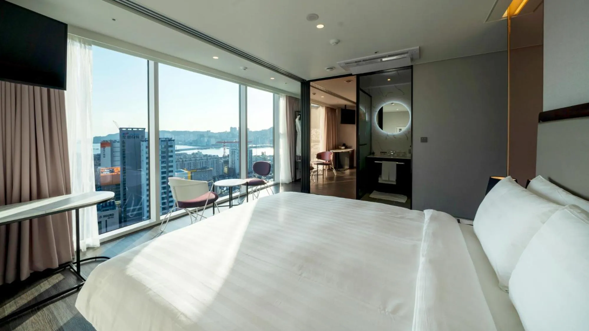 Bed in Lavalse Hotel