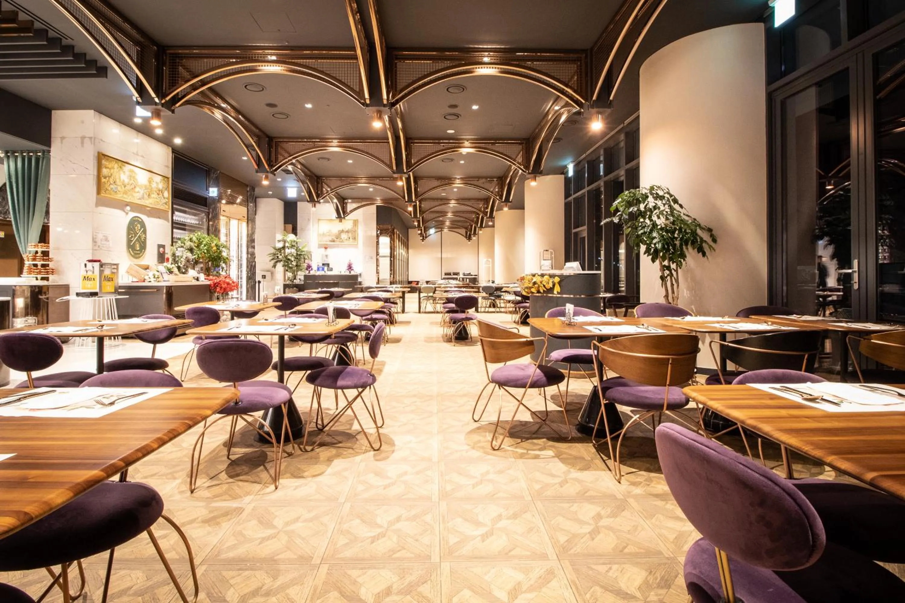 Restaurant/places to eat in Lavalse Hotel