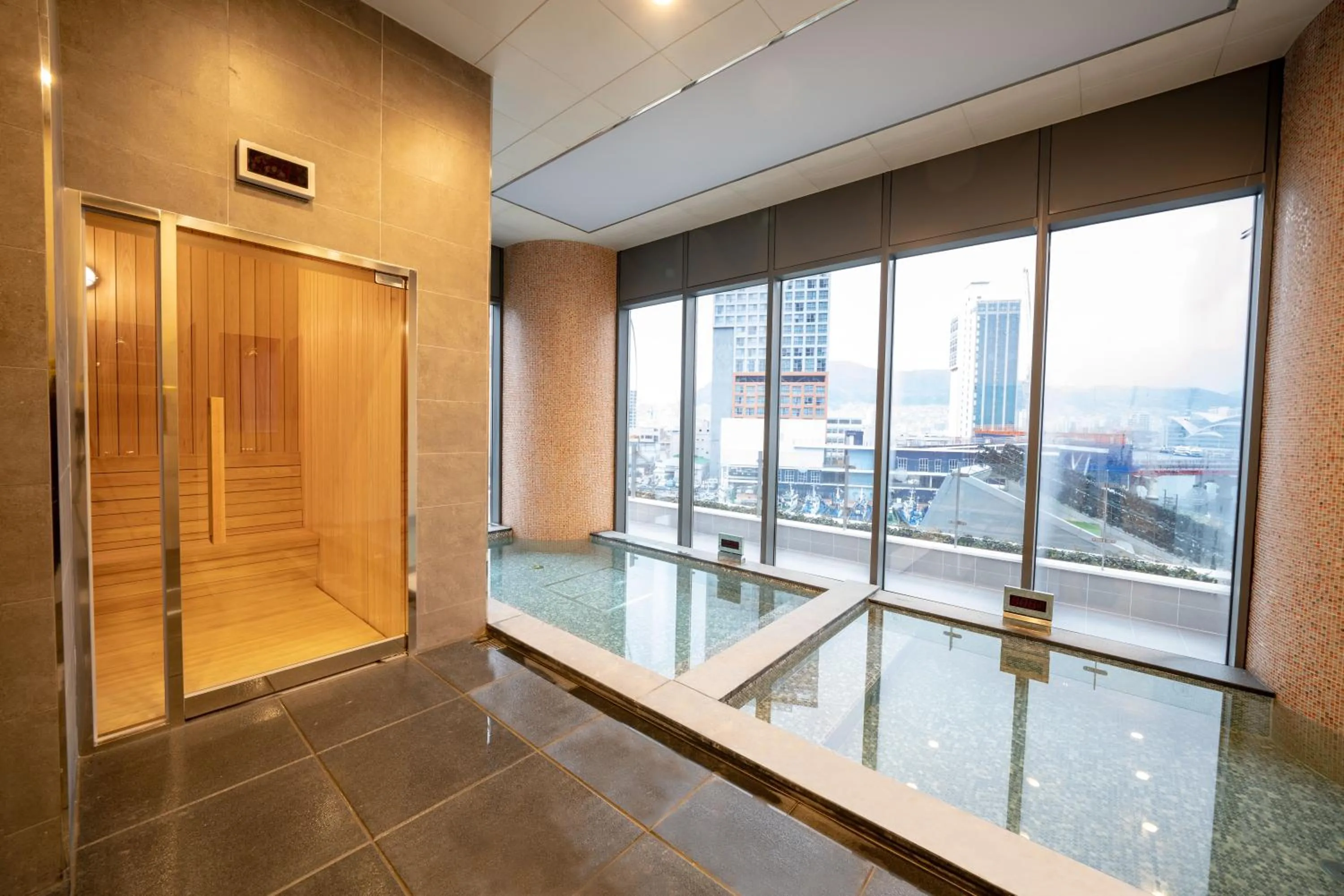 Area and facilities in Lavalse Hotel