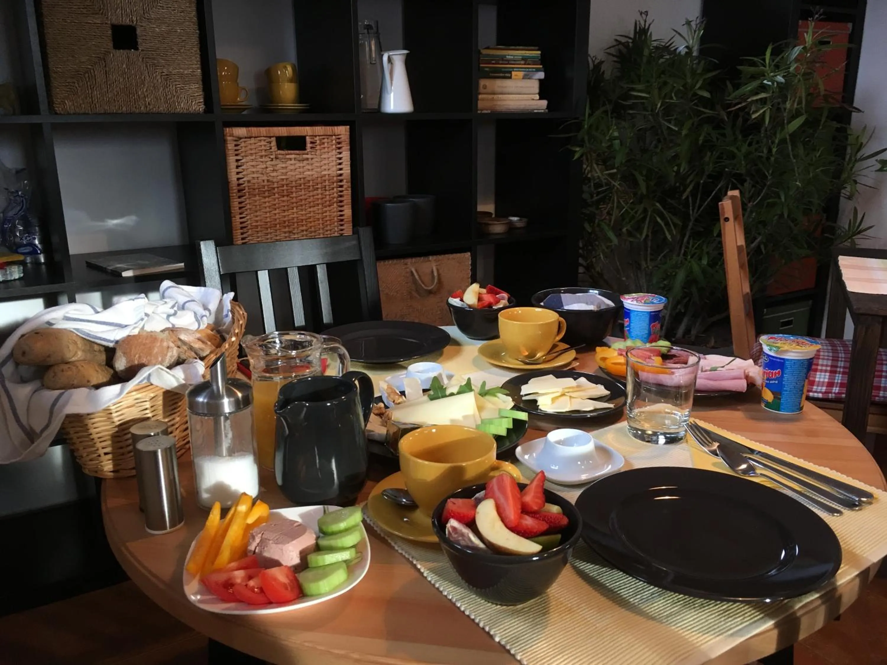 Breakfast in Guest House K74