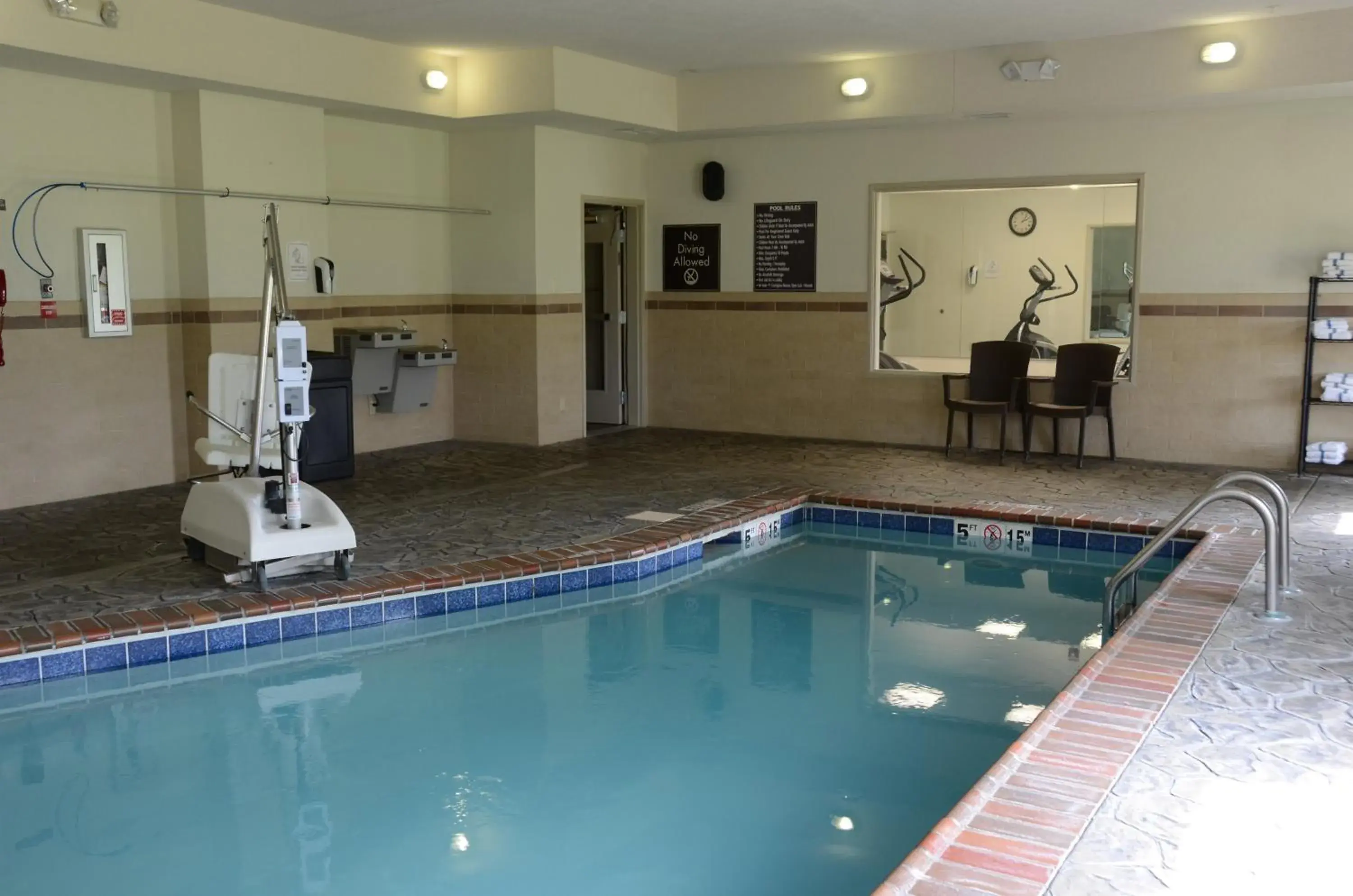 Swimming pool in Sleep Inn & Suites Cave City Swimming pool in Sleep Inn & Suites Cave City