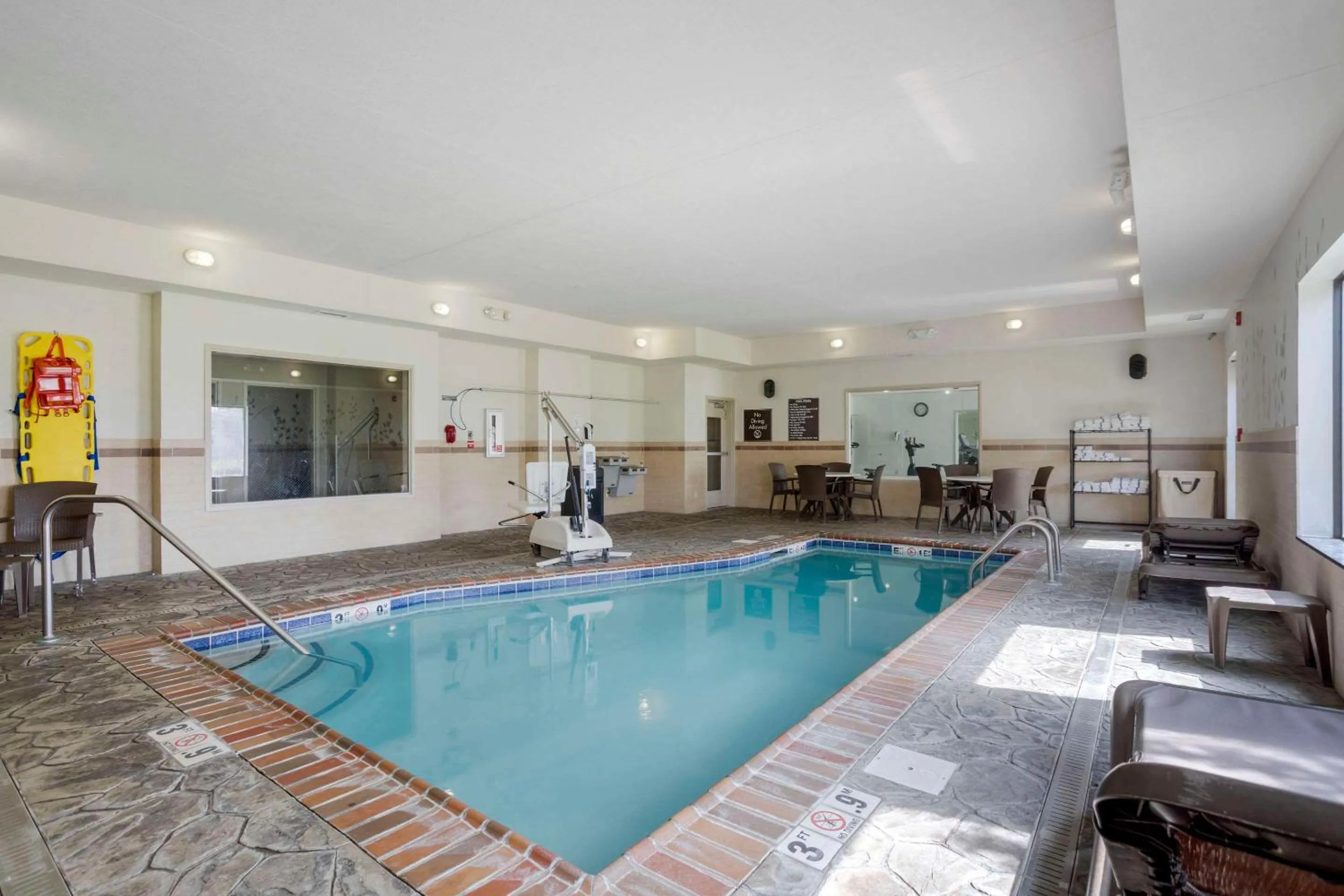 Swimming pool in Sleep Inn & Suites Cave City