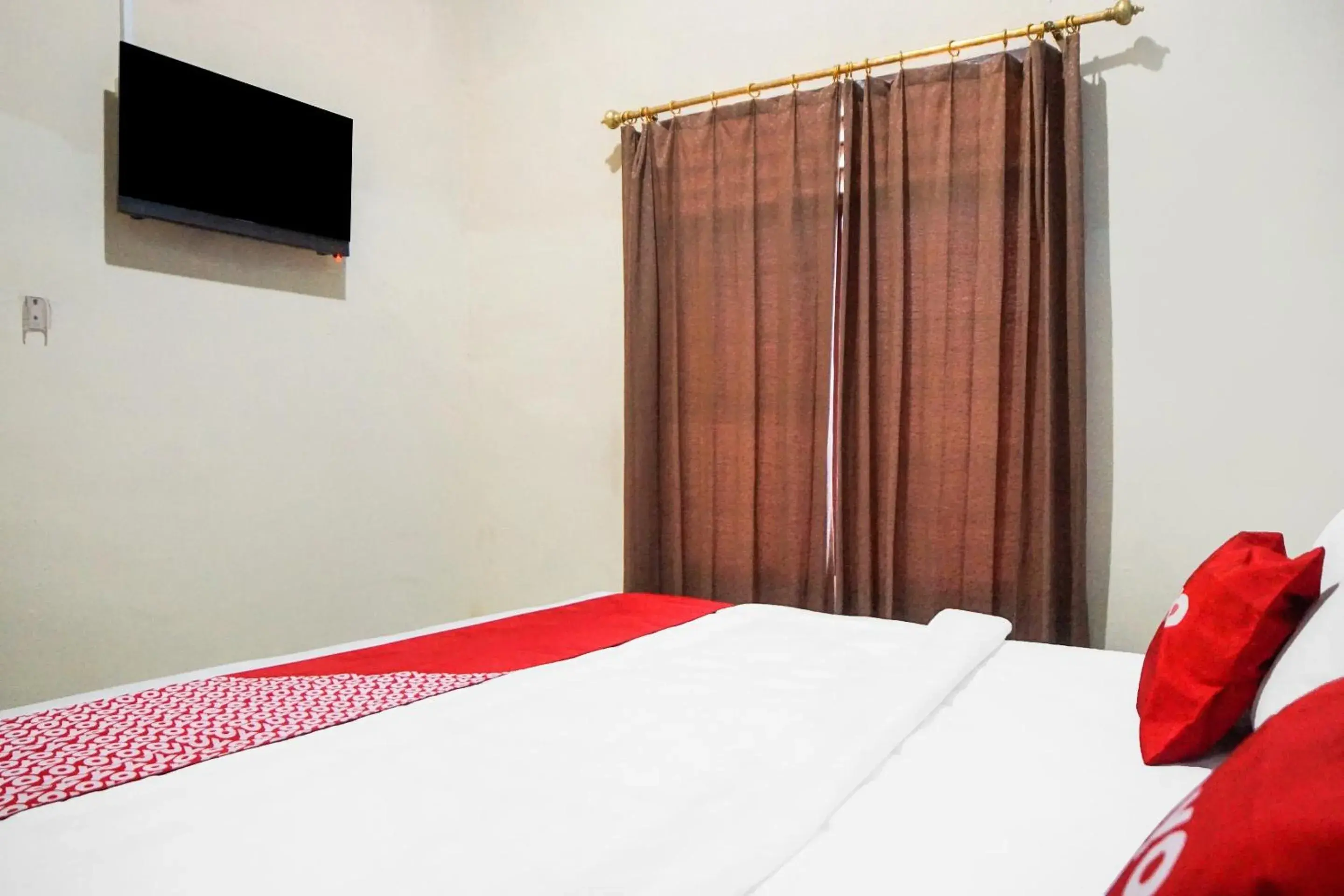 Bedroom, Bed in Hotel O Sky Residence Cengkeh Bedroom, Bed in Hotel O Sky Residence Cengkeh
