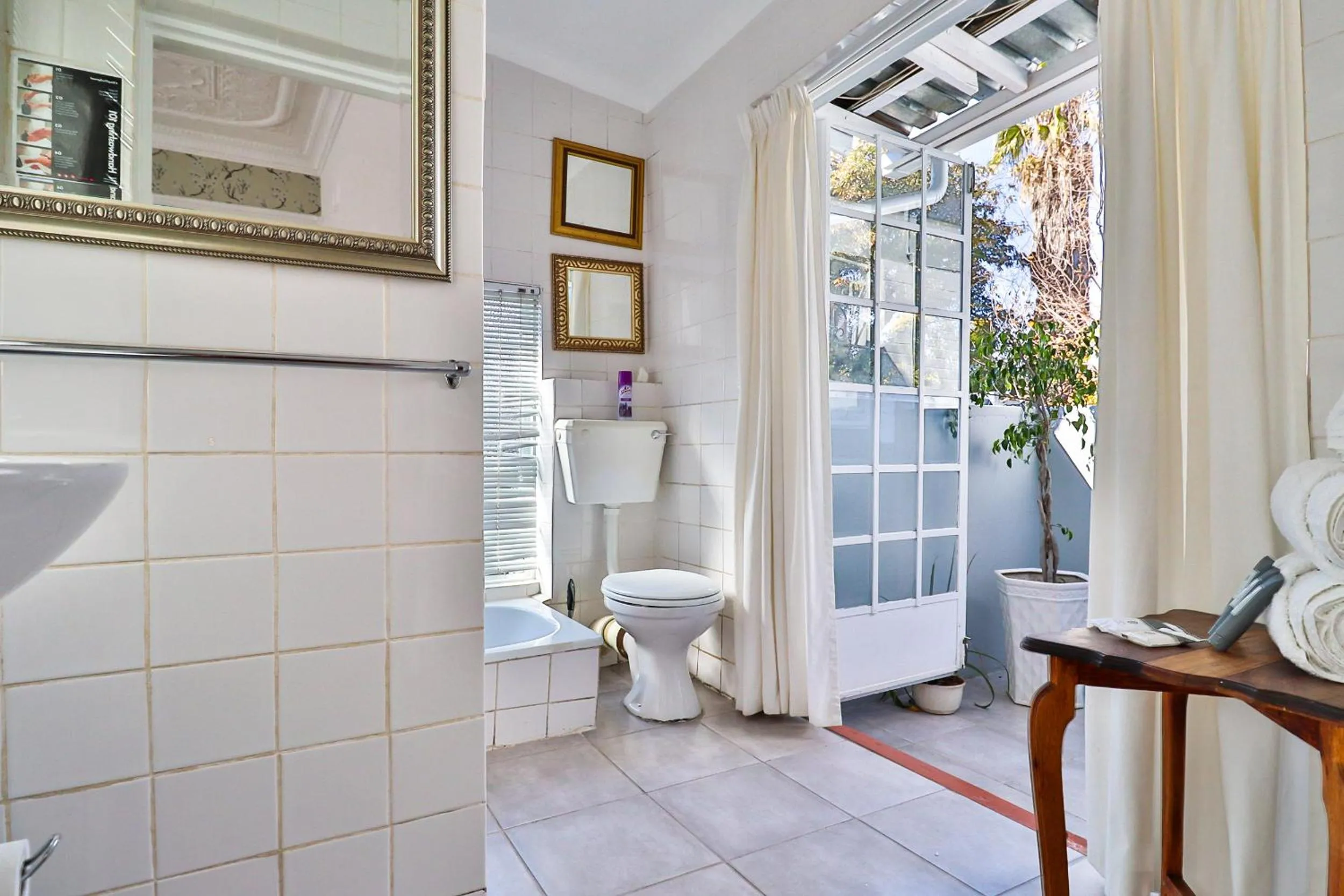 Shower in Sunbury Bed and Breakfast