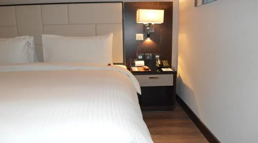 Bedroom, Bed in Cristal Amaken Hotel Riyadh Bedroom, Bed in Cristal Amaken Hotel Riyadh