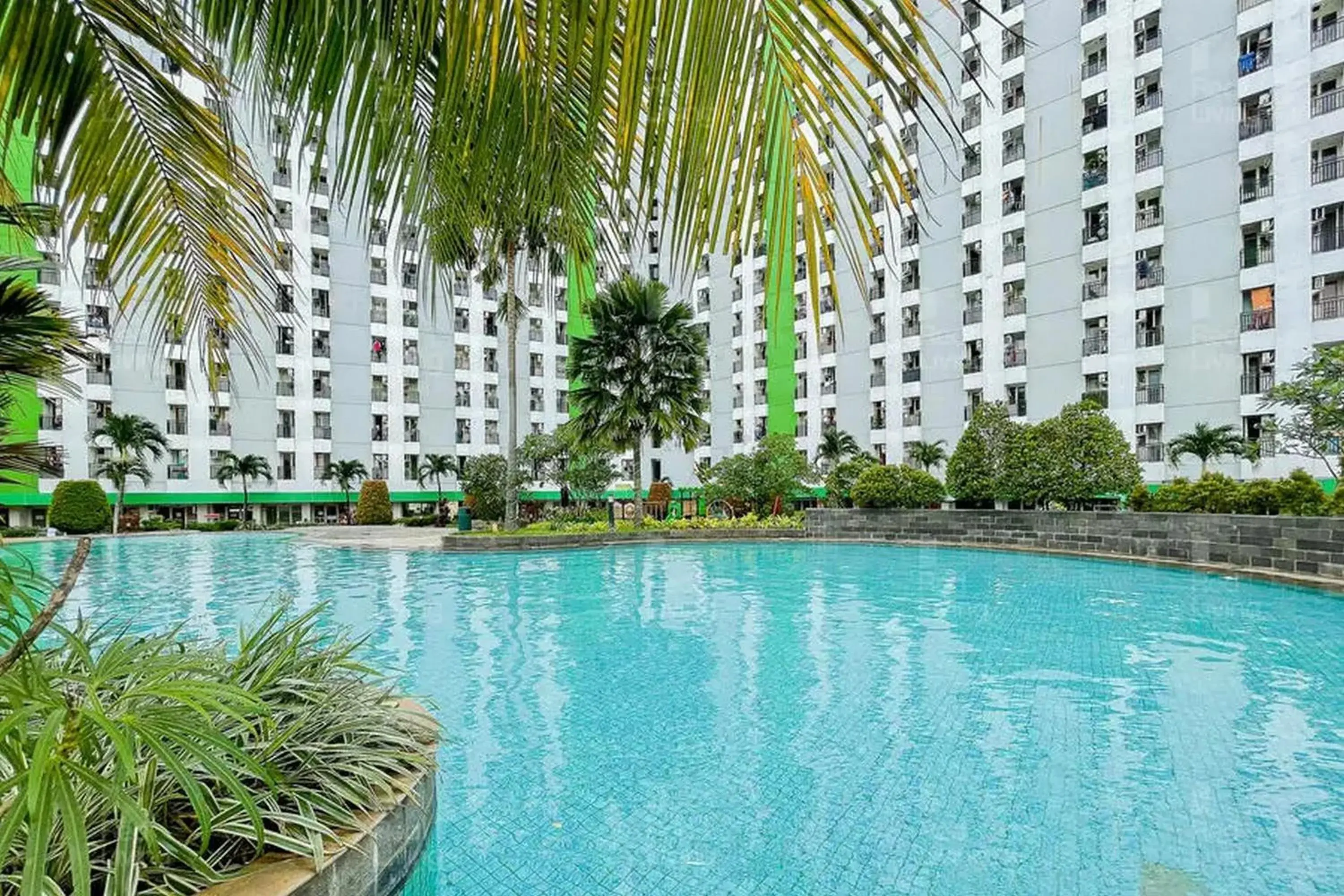 Property building in RedLiving Apartemen Green Lake View Ciputat - Pelangi Rooms 2 Tower E Property building in RedLiving Apartemen Green Lake View Ciputat - Pelangi Rooms 2 Tower E