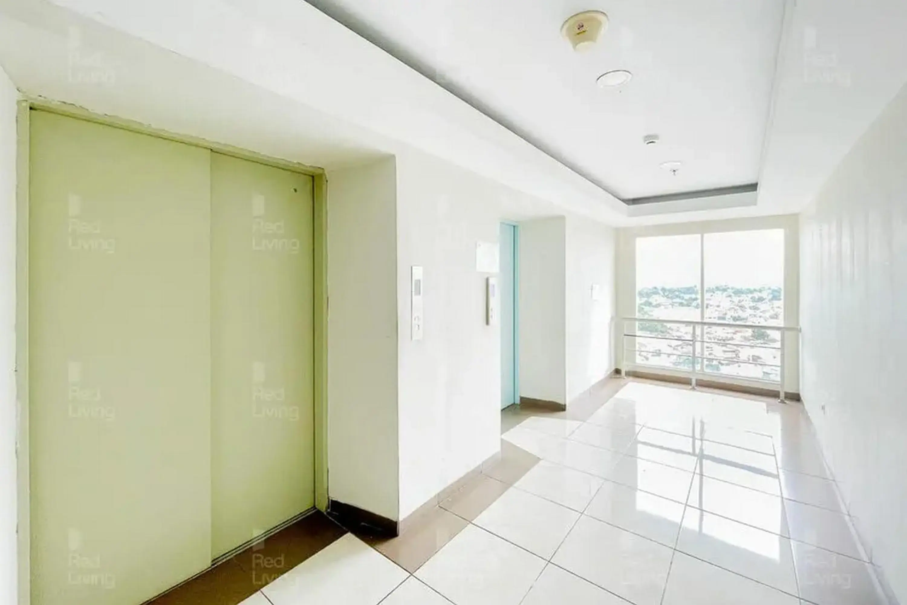 elevator in RedLiving Apartemen Green Lake View Ciputat - Pelangi Rooms 2 Tower E elevator in RedLiving Apartemen Green Lake View Ciputat - Pelangi Rooms 2 Tower E