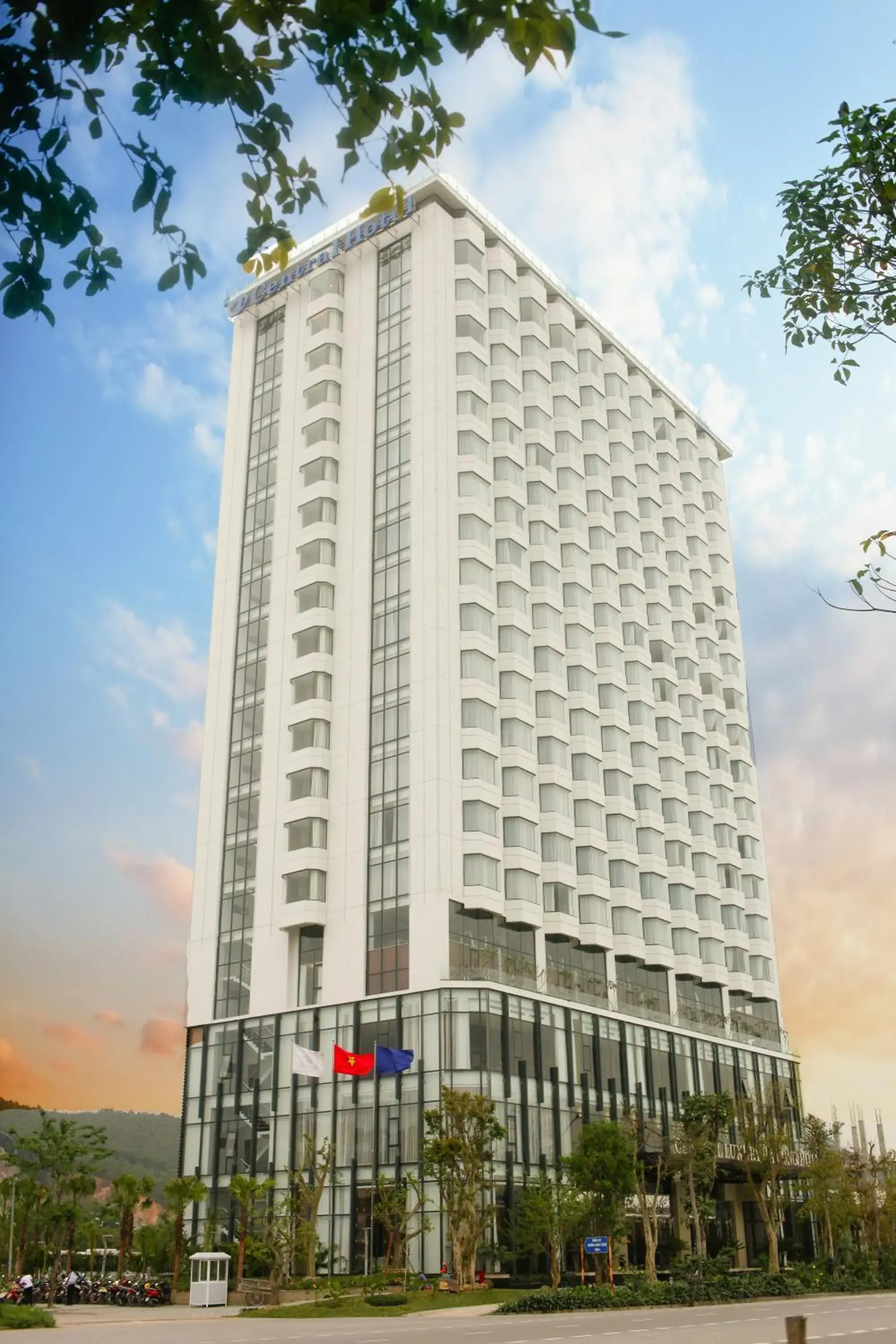 Property building in Central Luxury Hạ Long Hotel Property building in Central Luxury Hạ Long Hotel