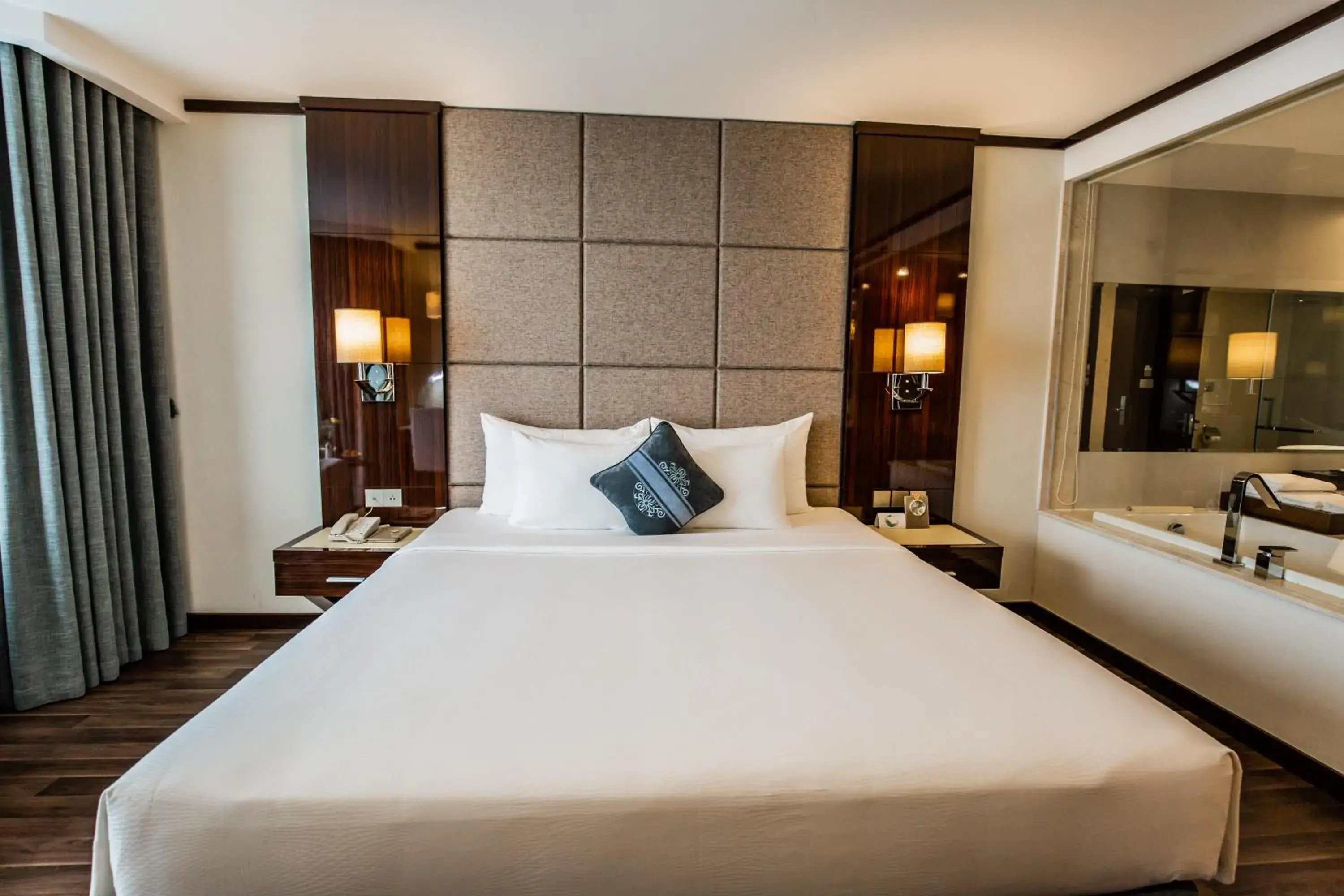 Bed in Central Luxury Hạ Long Hotel Bed in Central Luxury Hạ Long Hotel