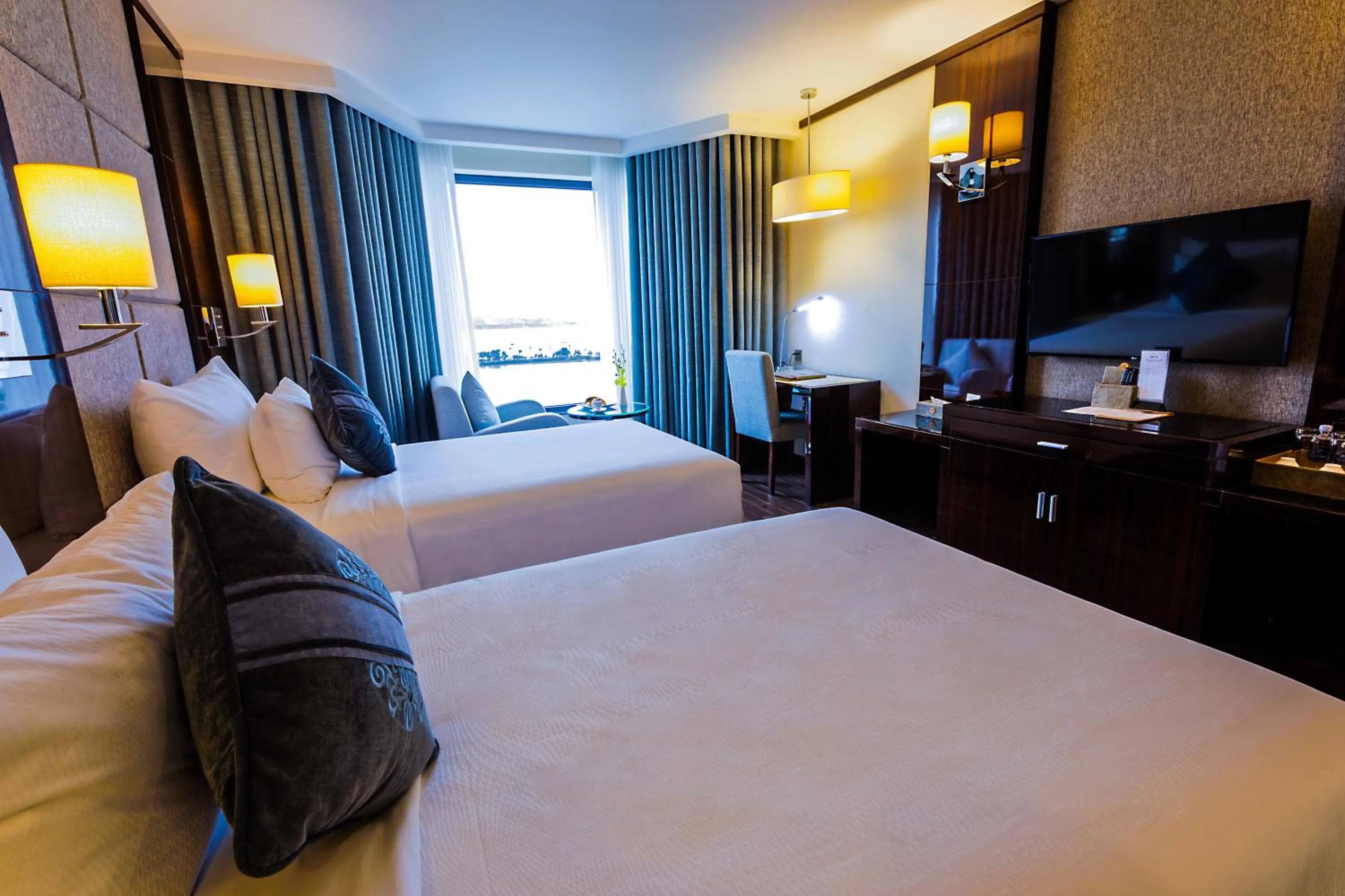 Bed in Central Luxury Hạ Long Hotel