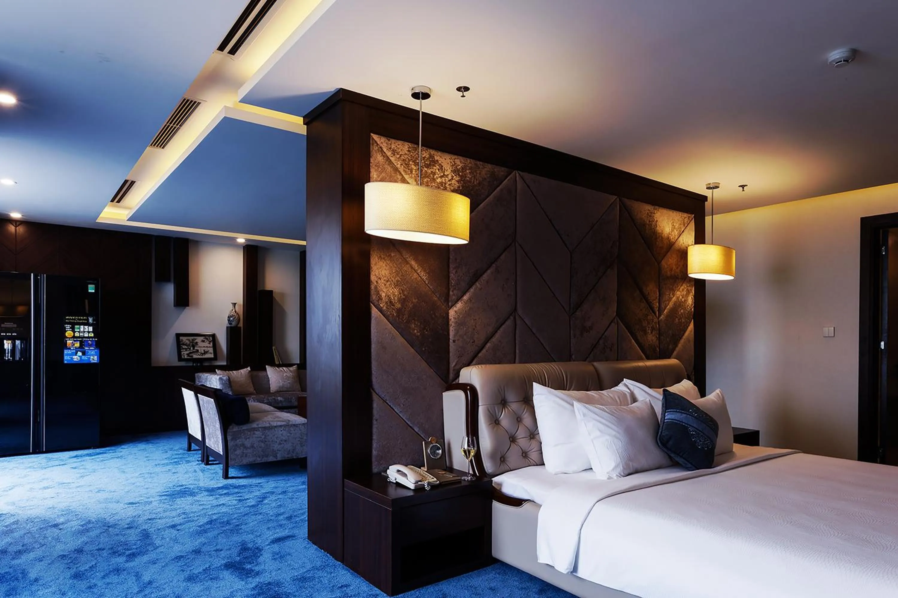 Bed in Central Luxury Hạ Long Hotel