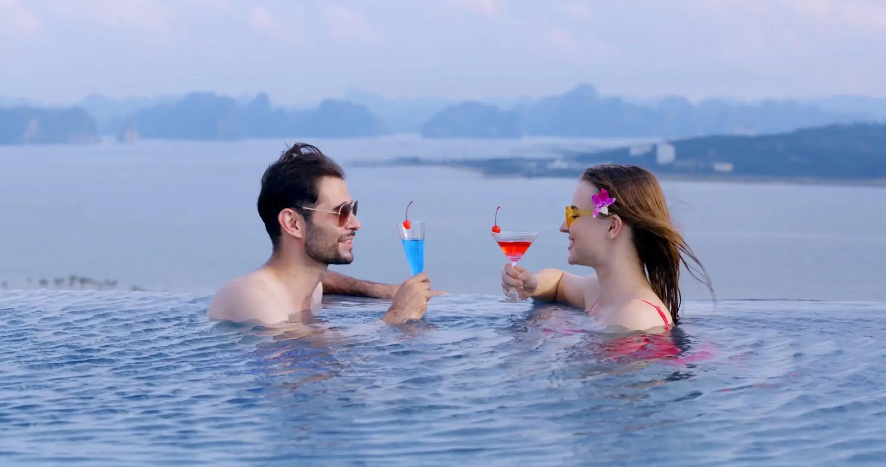 Swimming pool in Central Luxury Hạ Long Hotel Swimming pool in Central Luxury Hạ Long Hotel