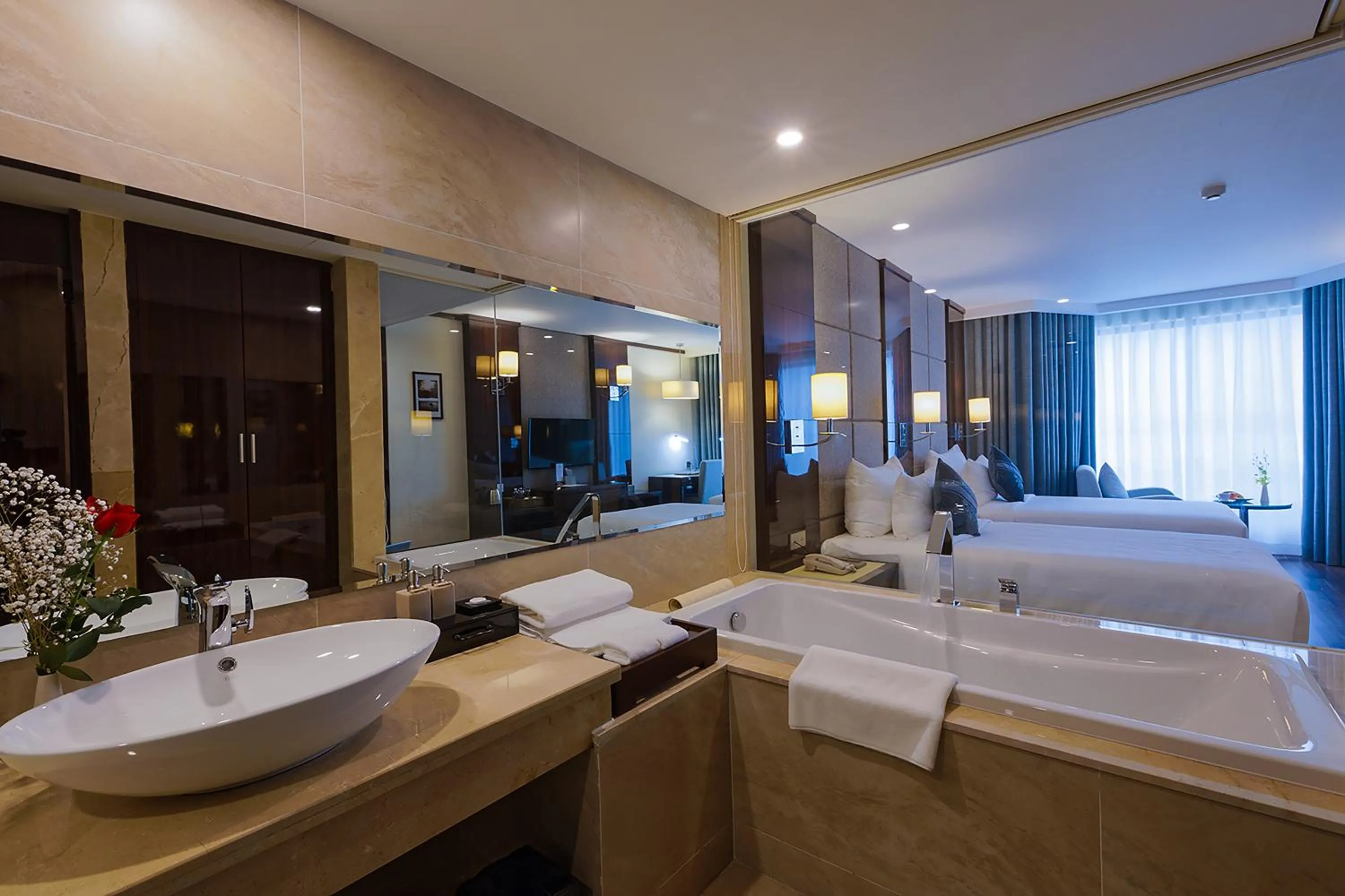 Bathroom, Bed in Central Luxury Hạ Long Hotel