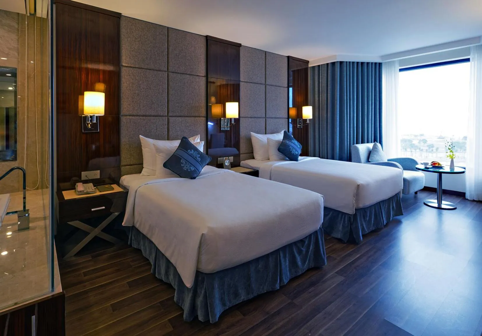 Bed in Central Luxury Hạ Long Hotel