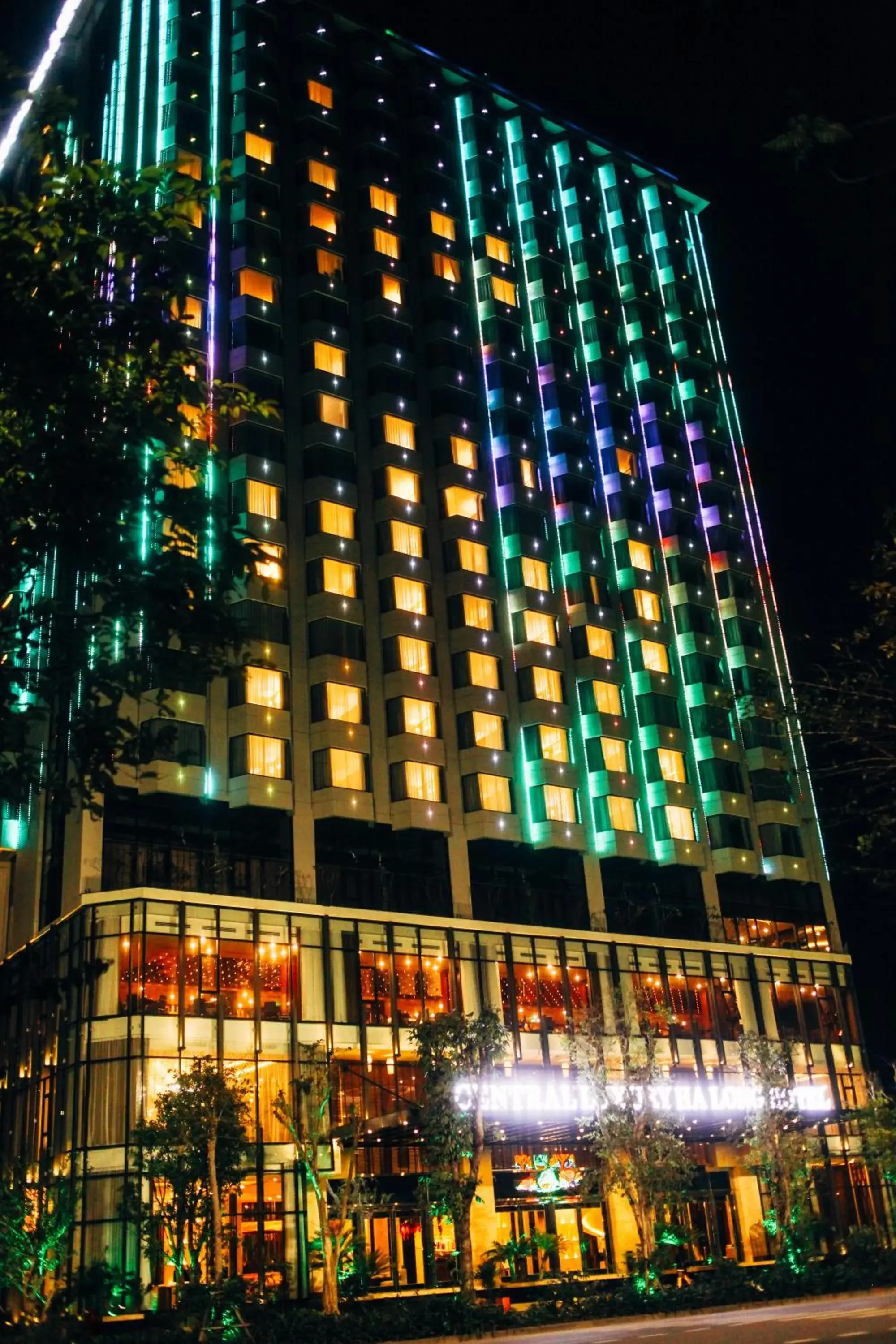 Property building in Central Luxury Hạ Long Hotel Property building in Central Luxury Hạ Long Hotel