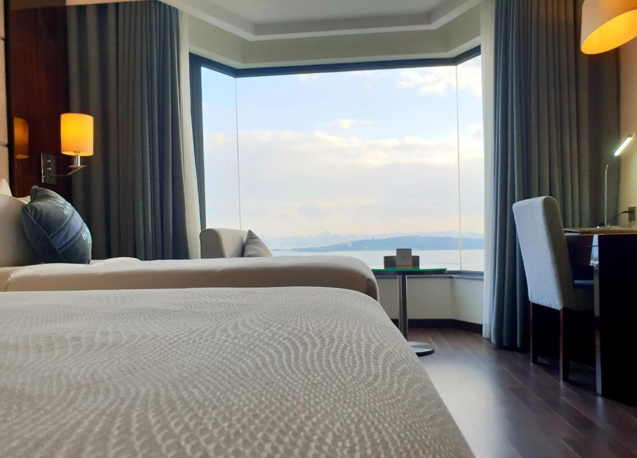 Bed in Central Luxury Hạ Long Hotel