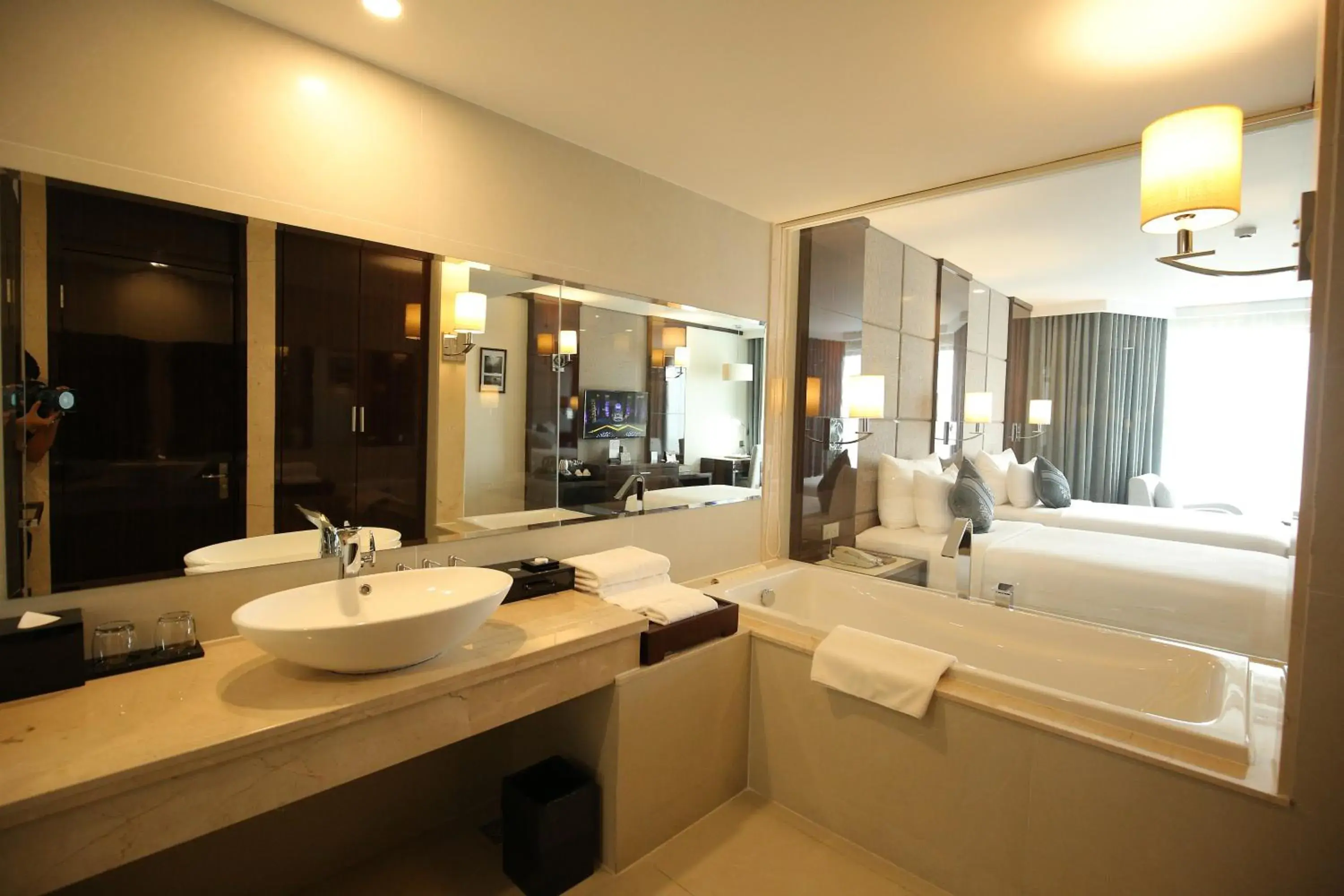 Bathroom, Bed in Central Luxury Hạ Long Hotel Bathroom, Bed in Central Luxury Hạ Long Hotel