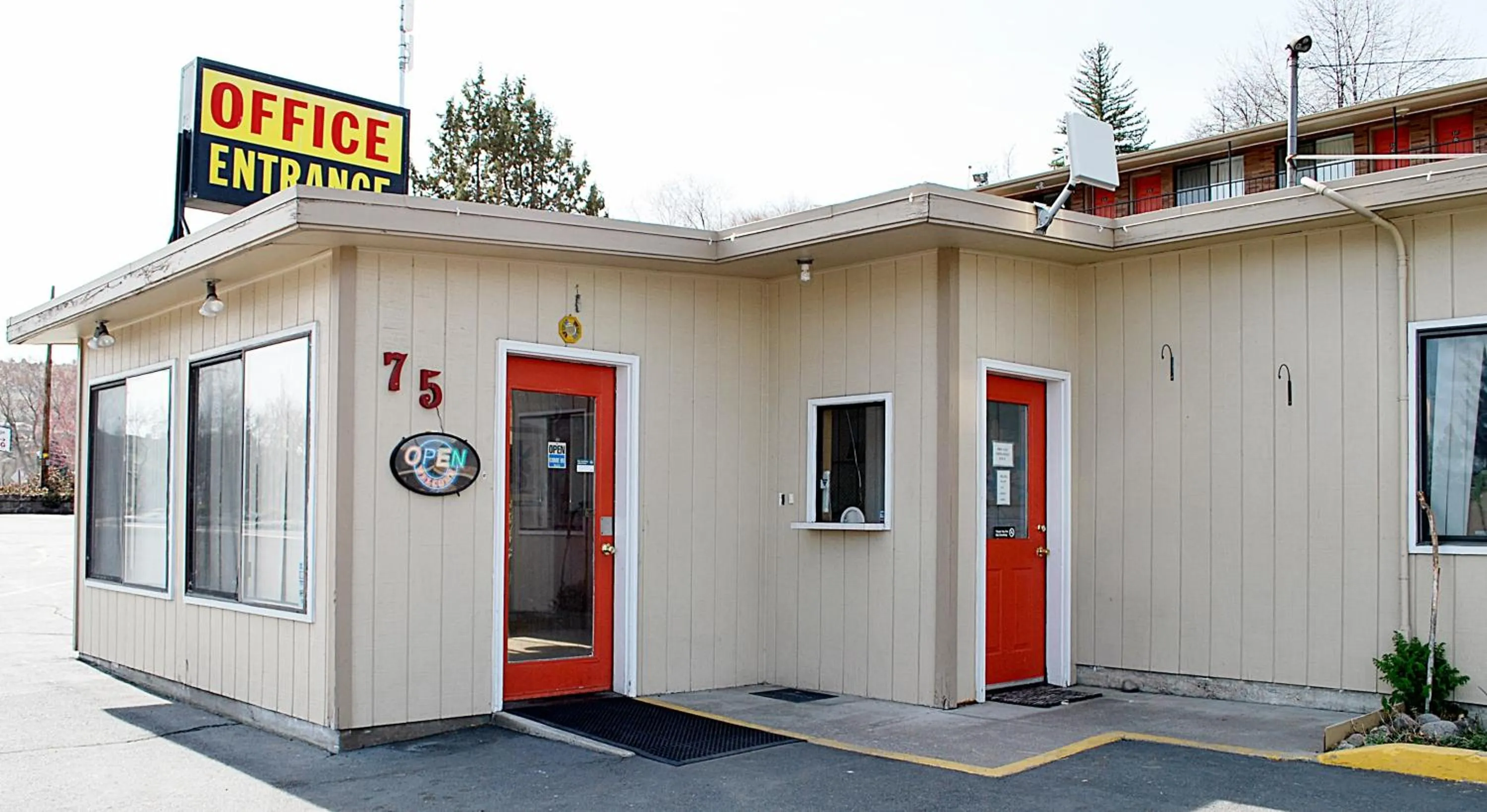 Property building in Travelodge by Wyndham Klamath Falls