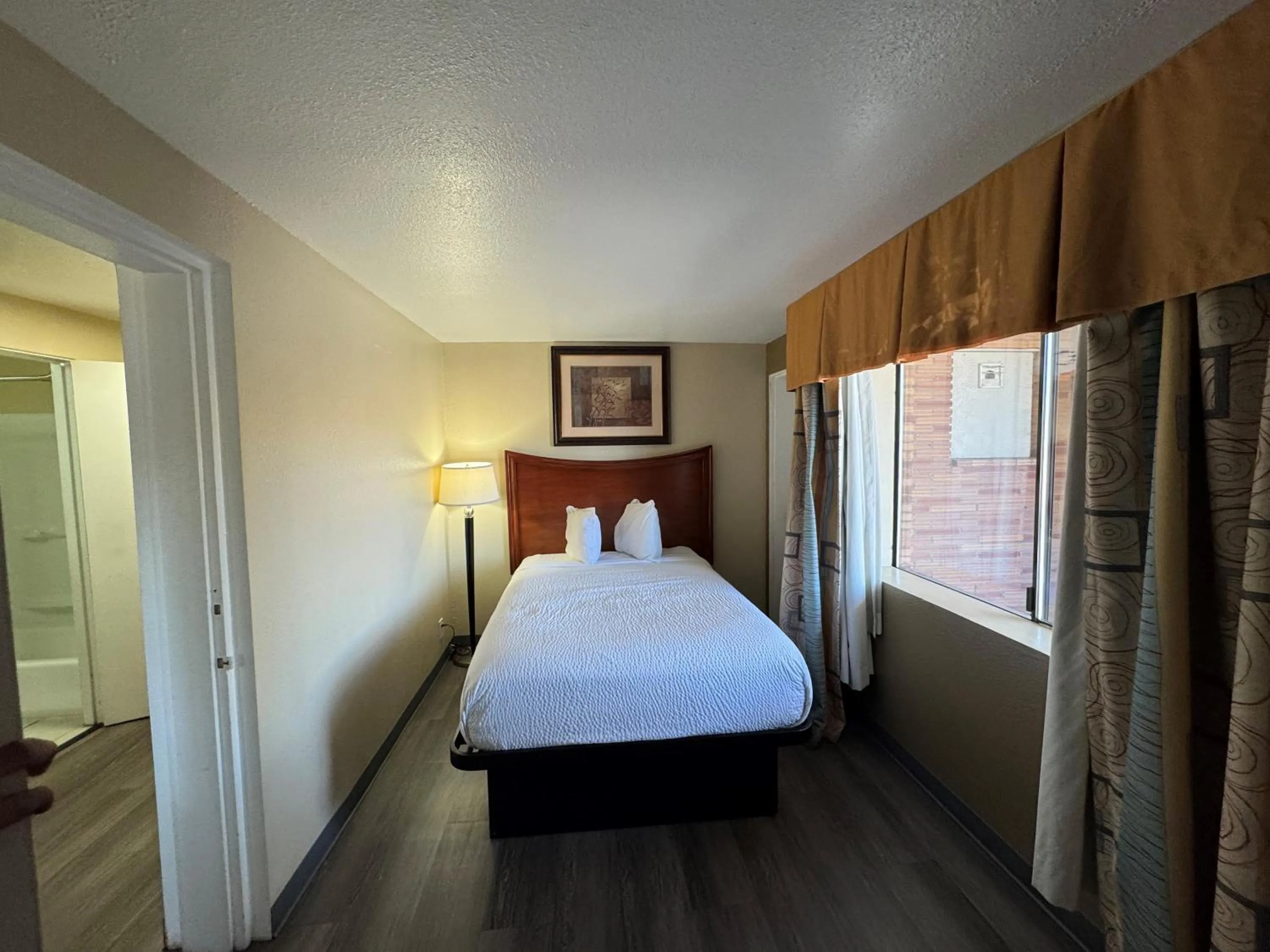 Bed in Travelodge by Wyndham Klamath Falls