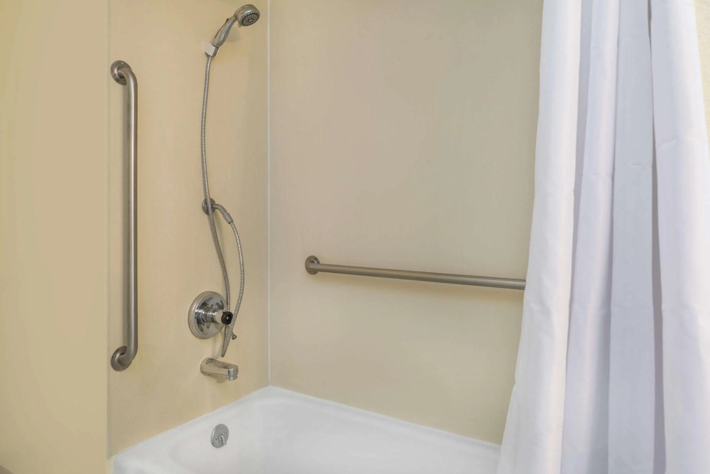 Bathroom in Travelodge by Wyndham Klamath Falls