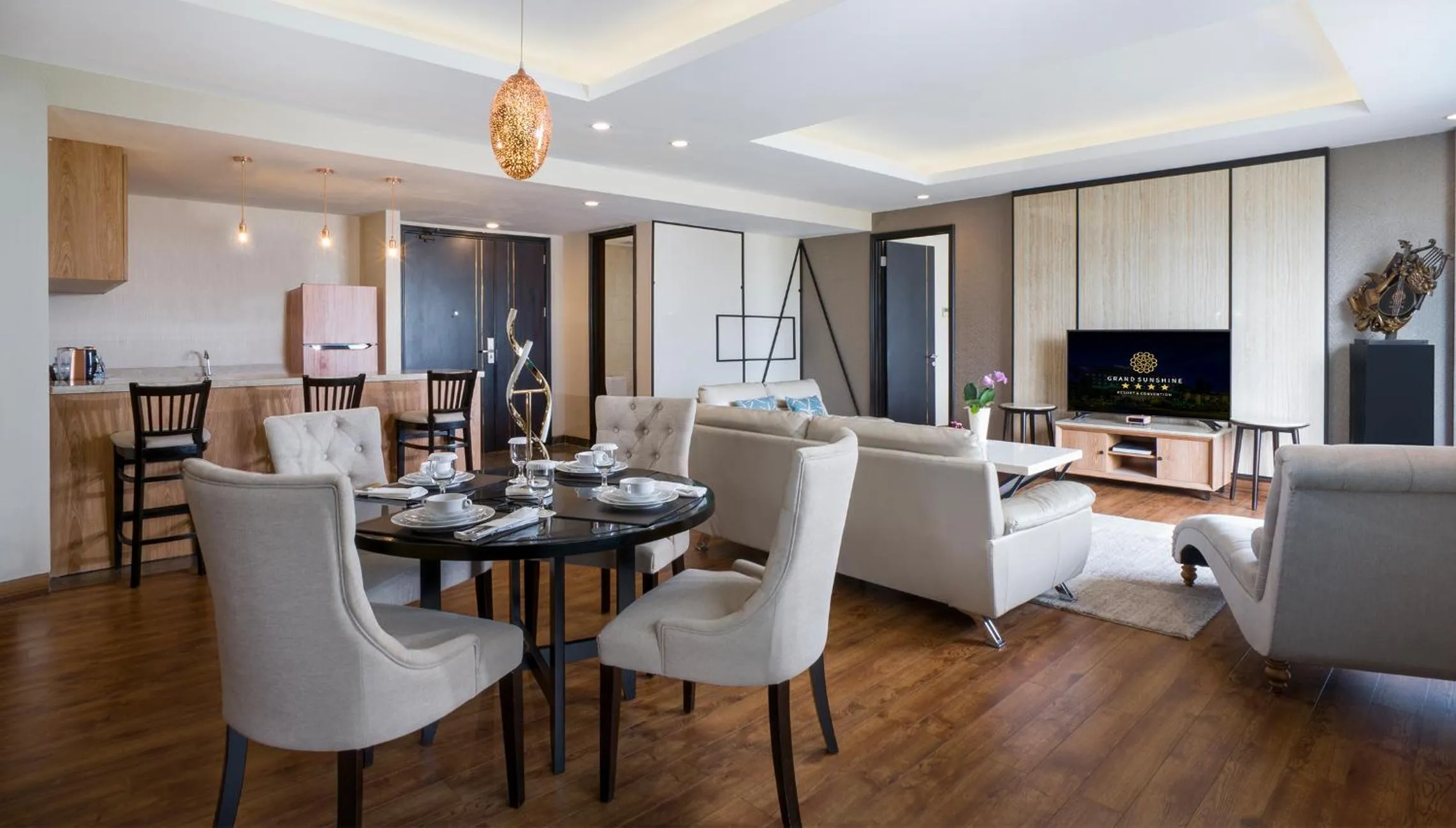 Restaurant/places to eat in Grand Sunshine Resort & Convention