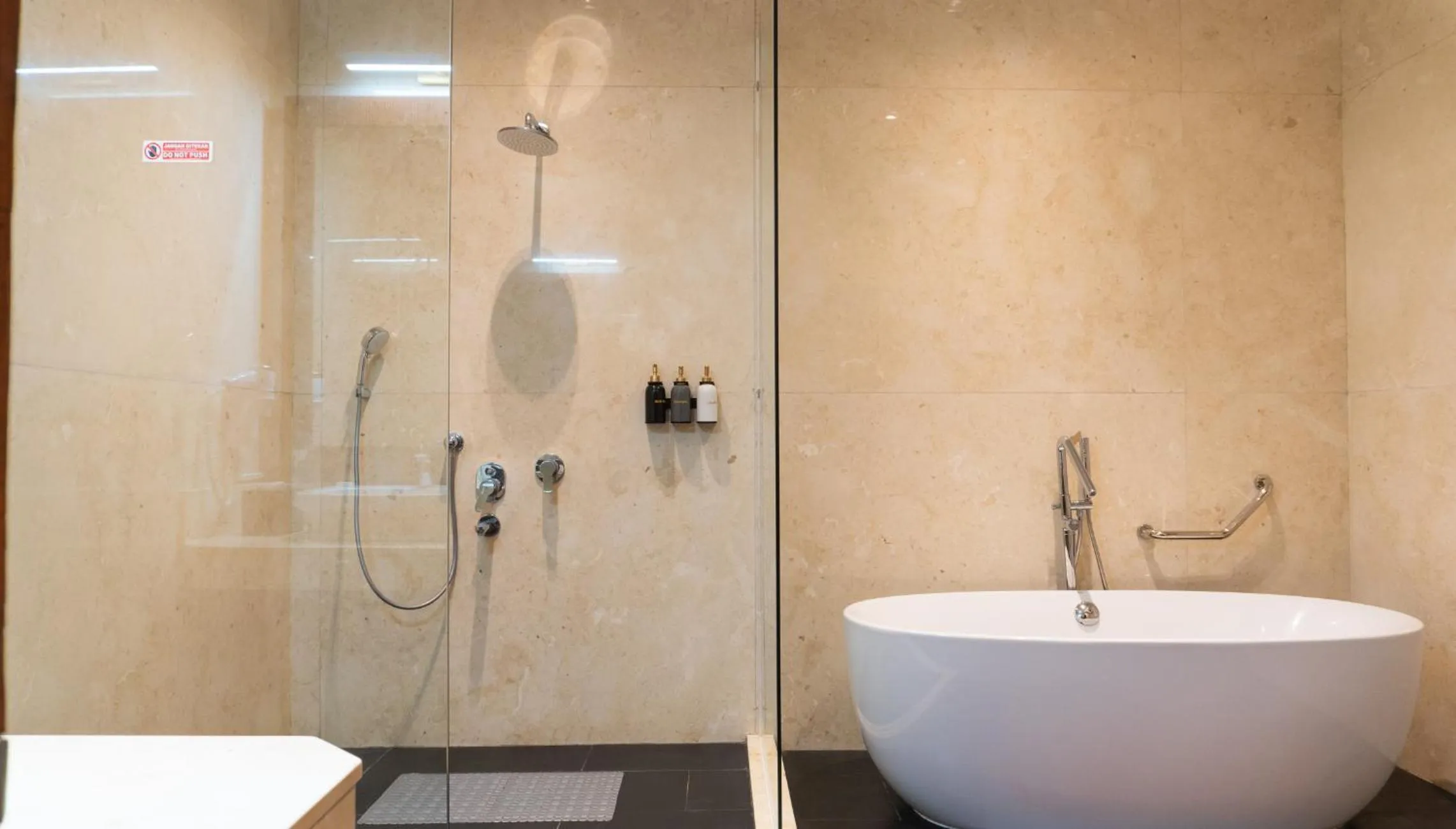 Shower in Grand Sunshine Resort & Convention