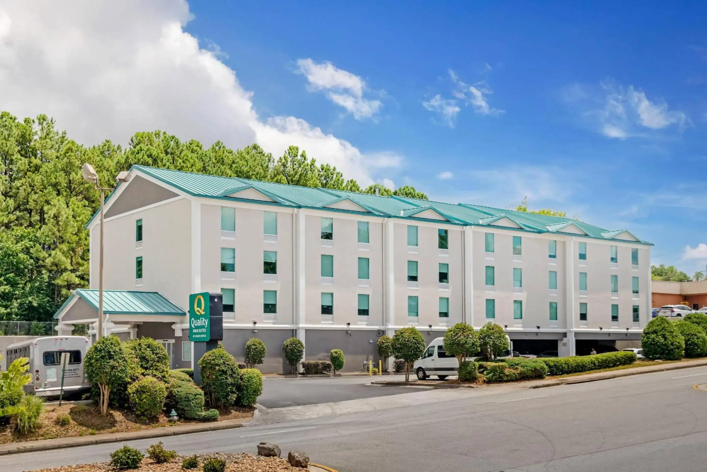 Property building in Quality Inn & Suites Union City - Atlanta South Property building in Quality Inn & Suites Union City - Atlanta South